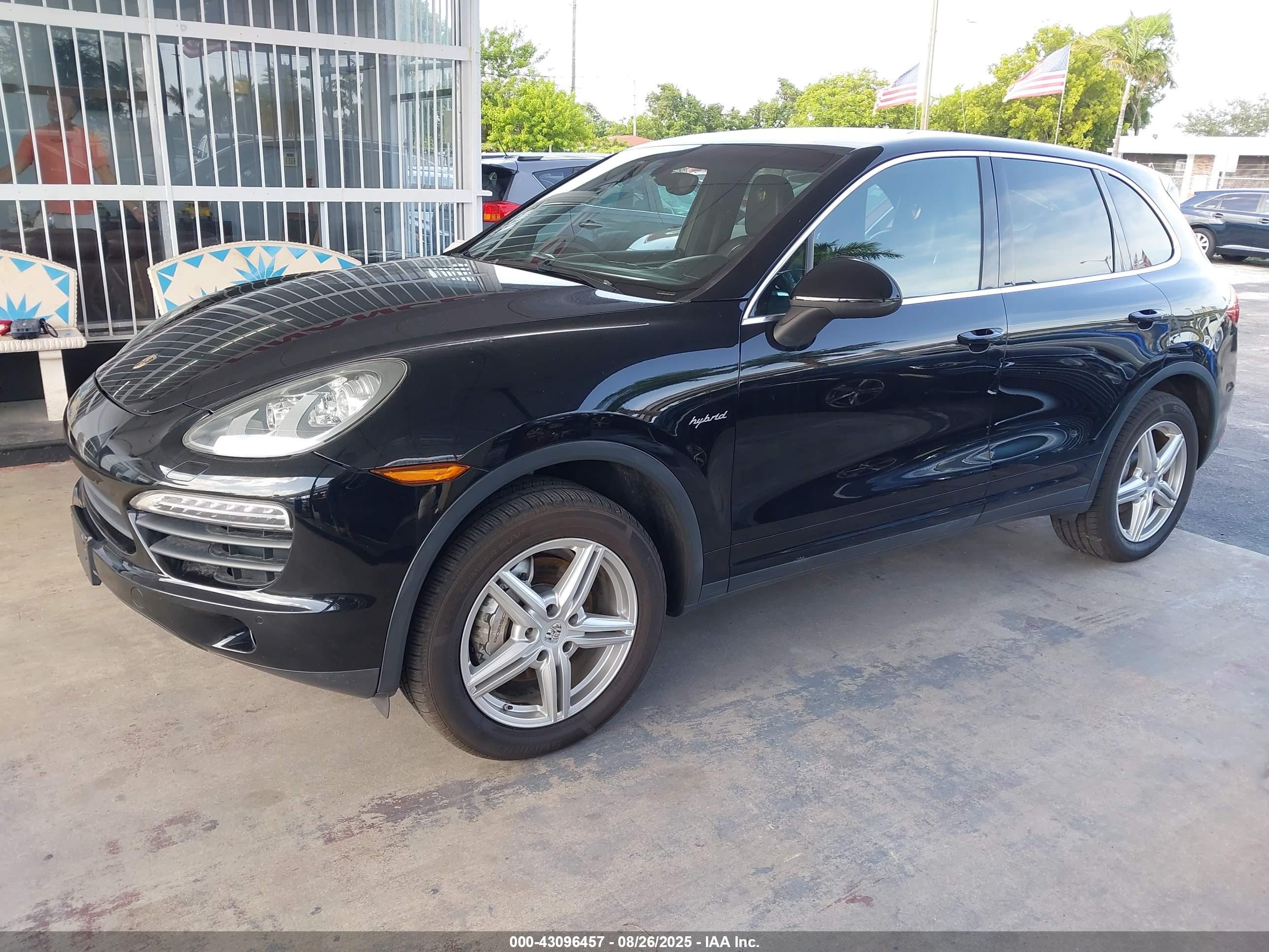 2011 Porsche Cayenne Hybrid S Black vin: WP1AE2A20BLA92714