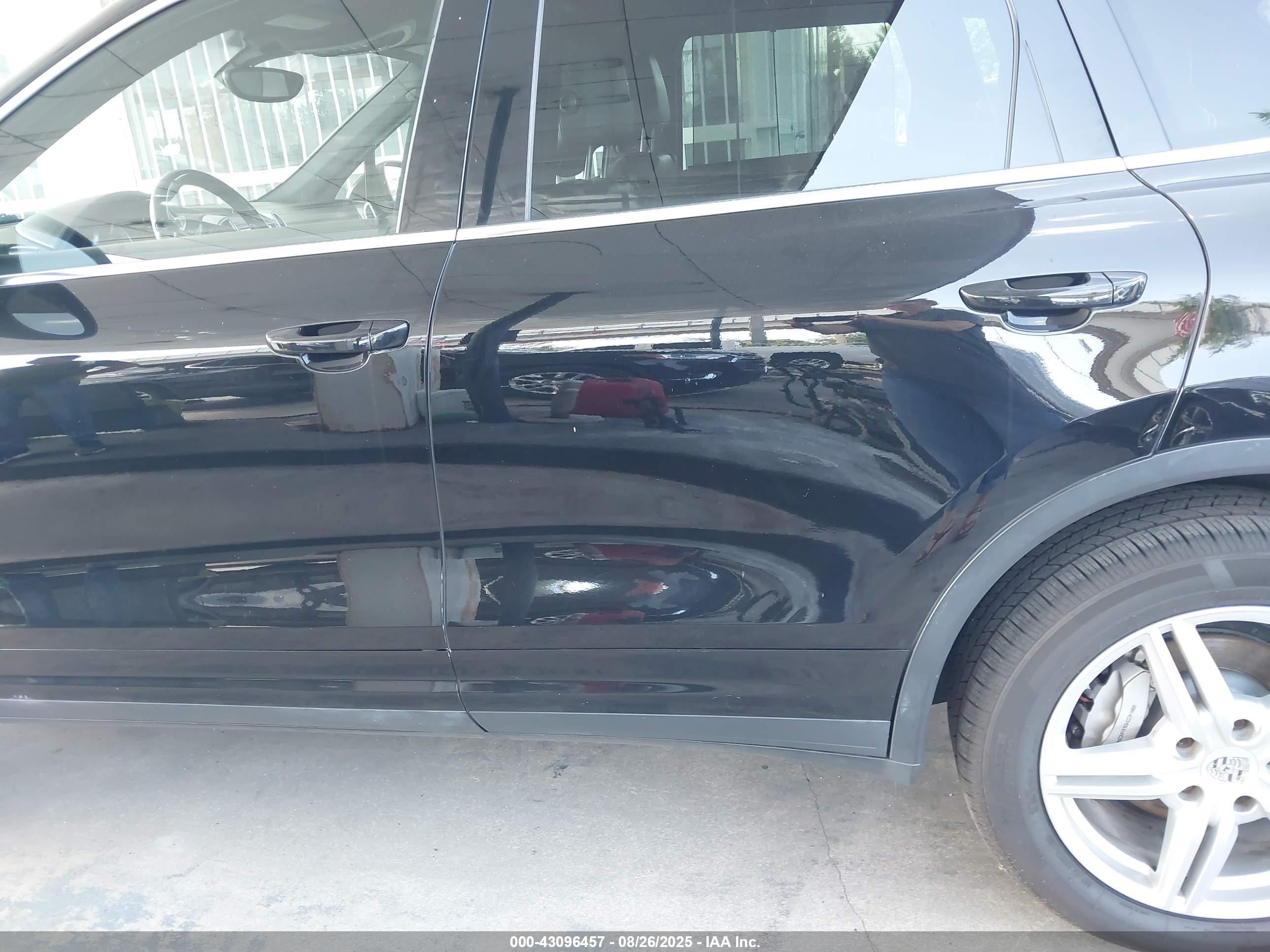 2011 Porsche Cayenne Hybrid S Black vin: WP1AE2A20BLA92714