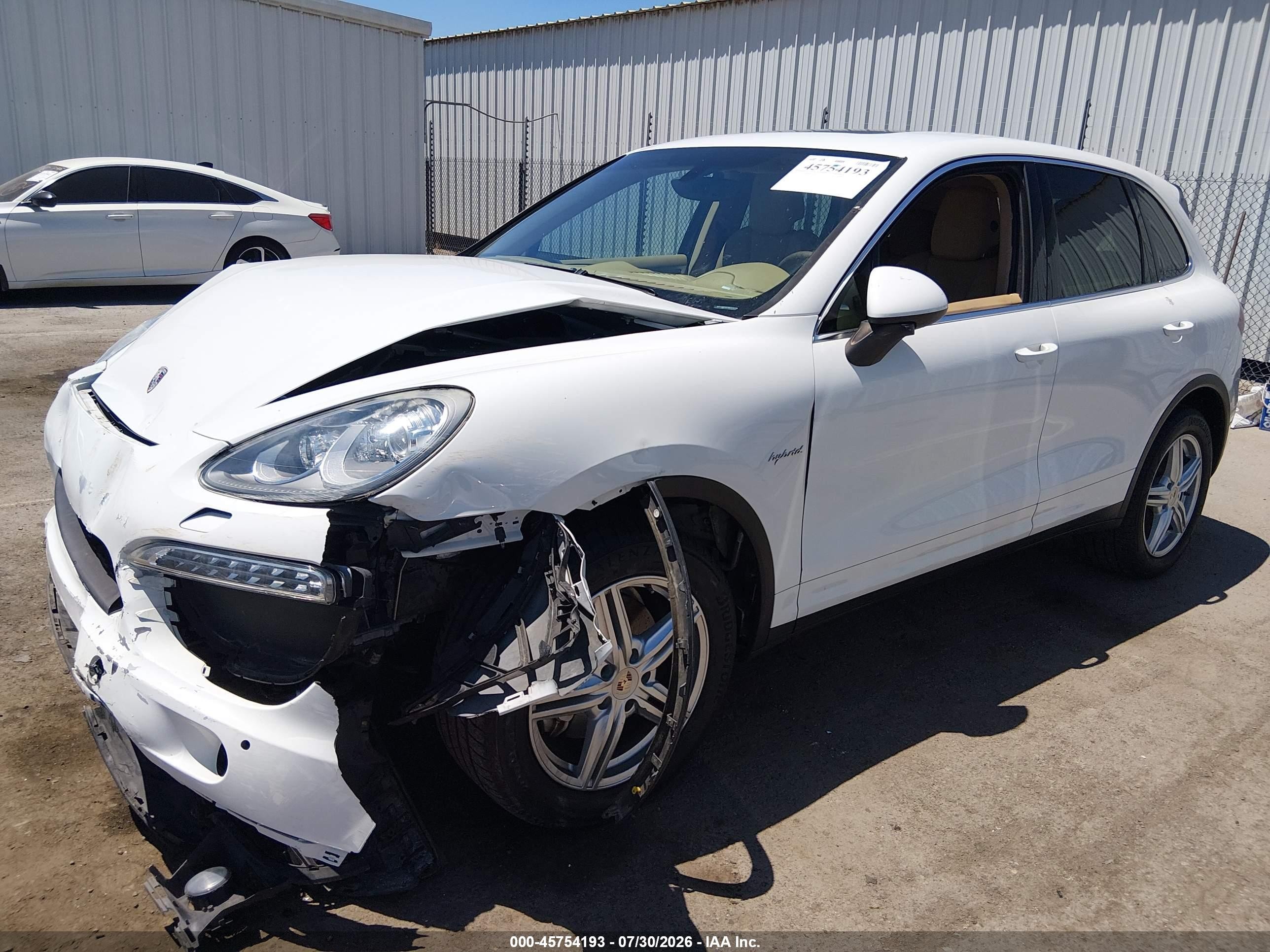 2013 Porsche Cayenne Hybrid S White vin: WP1AE2A21DLA15174