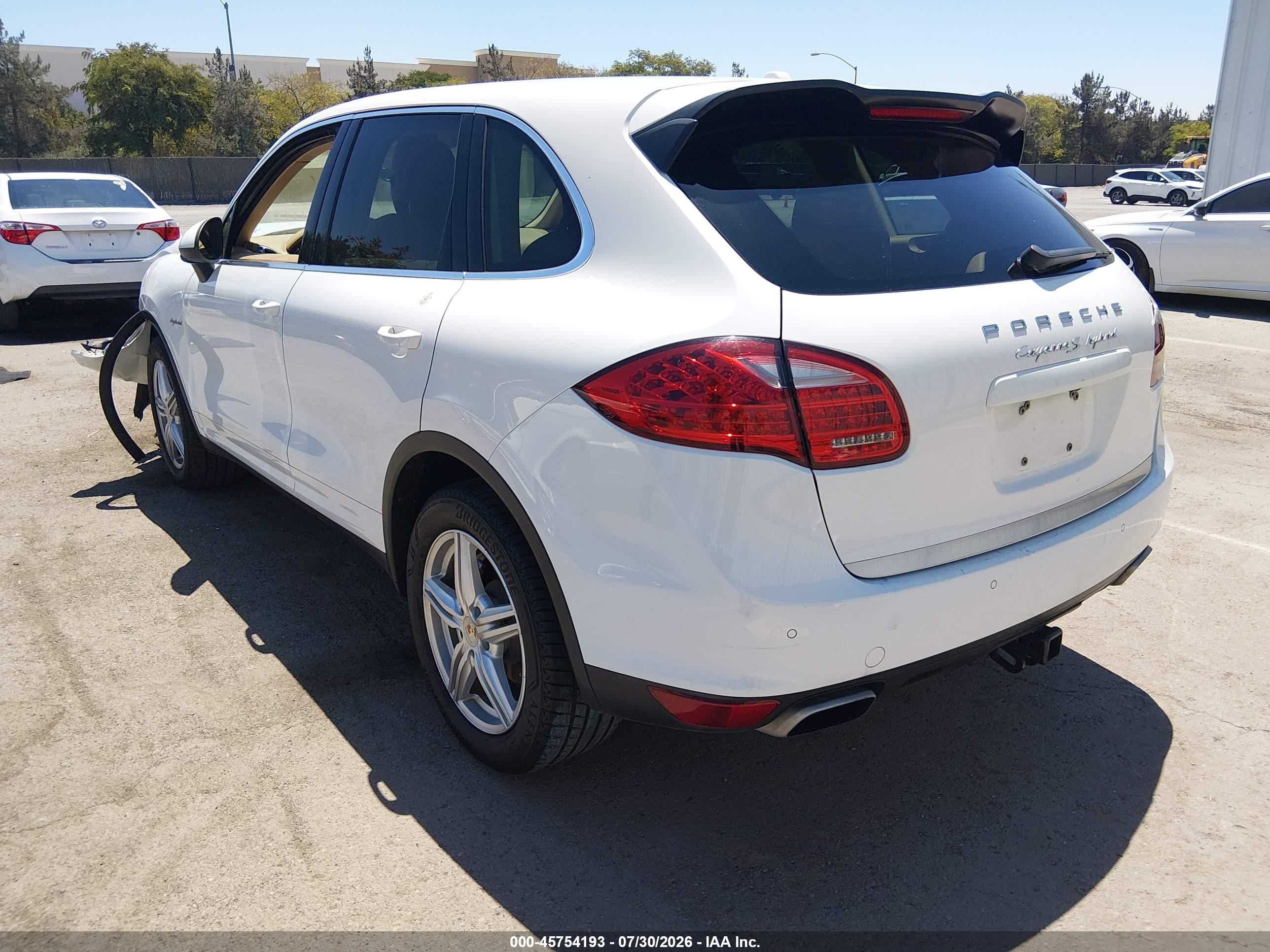 2013 Porsche Cayenne Hybrid S White vin: WP1AE2A21DLA15174