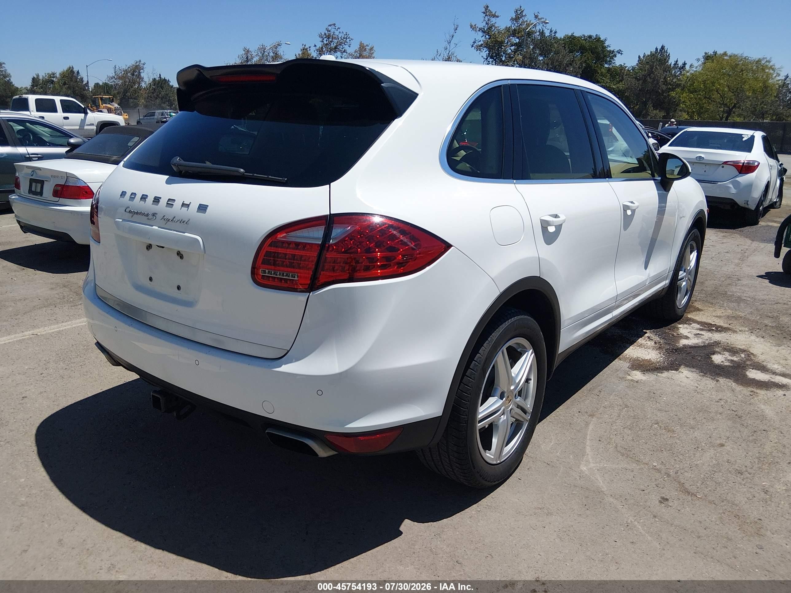 2013 Porsche Cayenne Hybrid S White vin: WP1AE2A21DLA15174