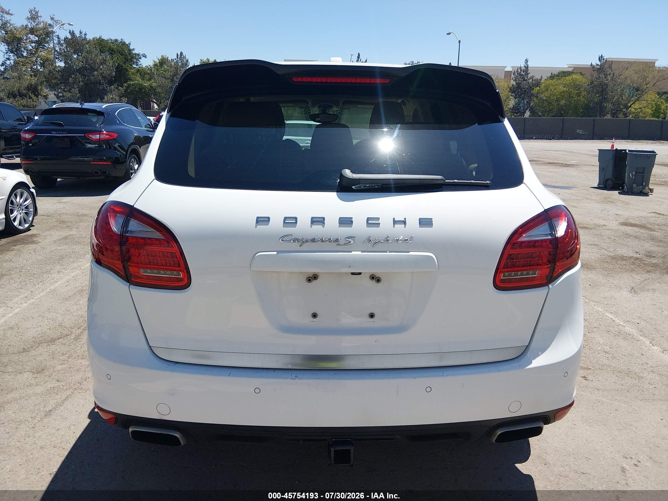 2013 Porsche Cayenne Hybrid S White vin: WP1AE2A21DLA15174