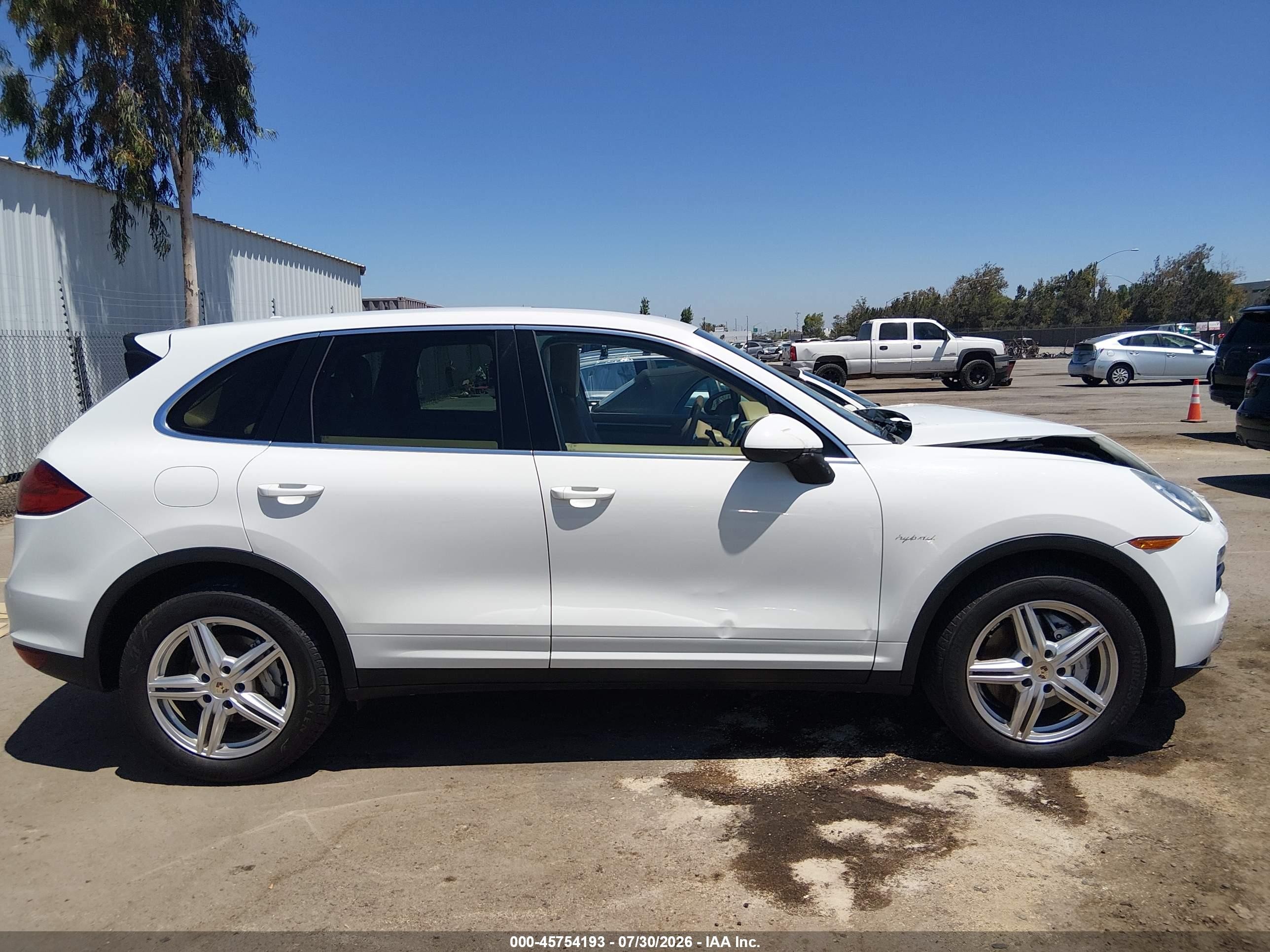 2013 Porsche Cayenne Hybrid S White vin: WP1AE2A21DLA15174