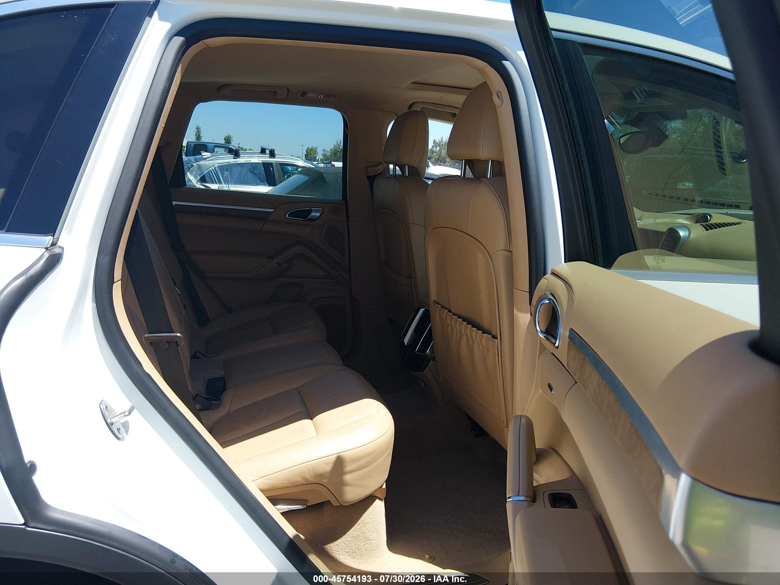 2013 Porsche Cayenne Hybrid S White vin: WP1AE2A21DLA15174