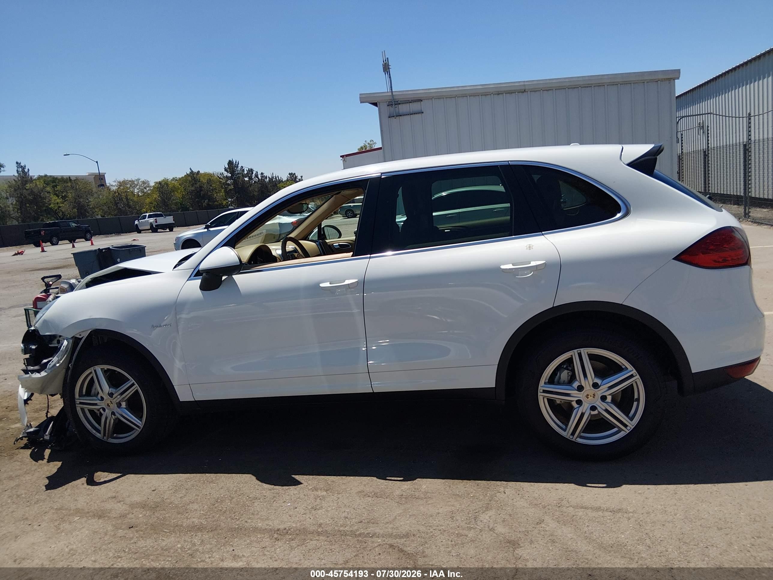 2013 Porsche Cayenne Hybrid S White vin: WP1AE2A21DLA15174