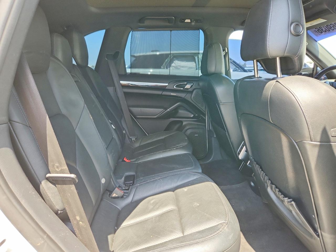 2014 Porsche Cayenne S Hybrid White vin: WP1AE2A23ELA51210