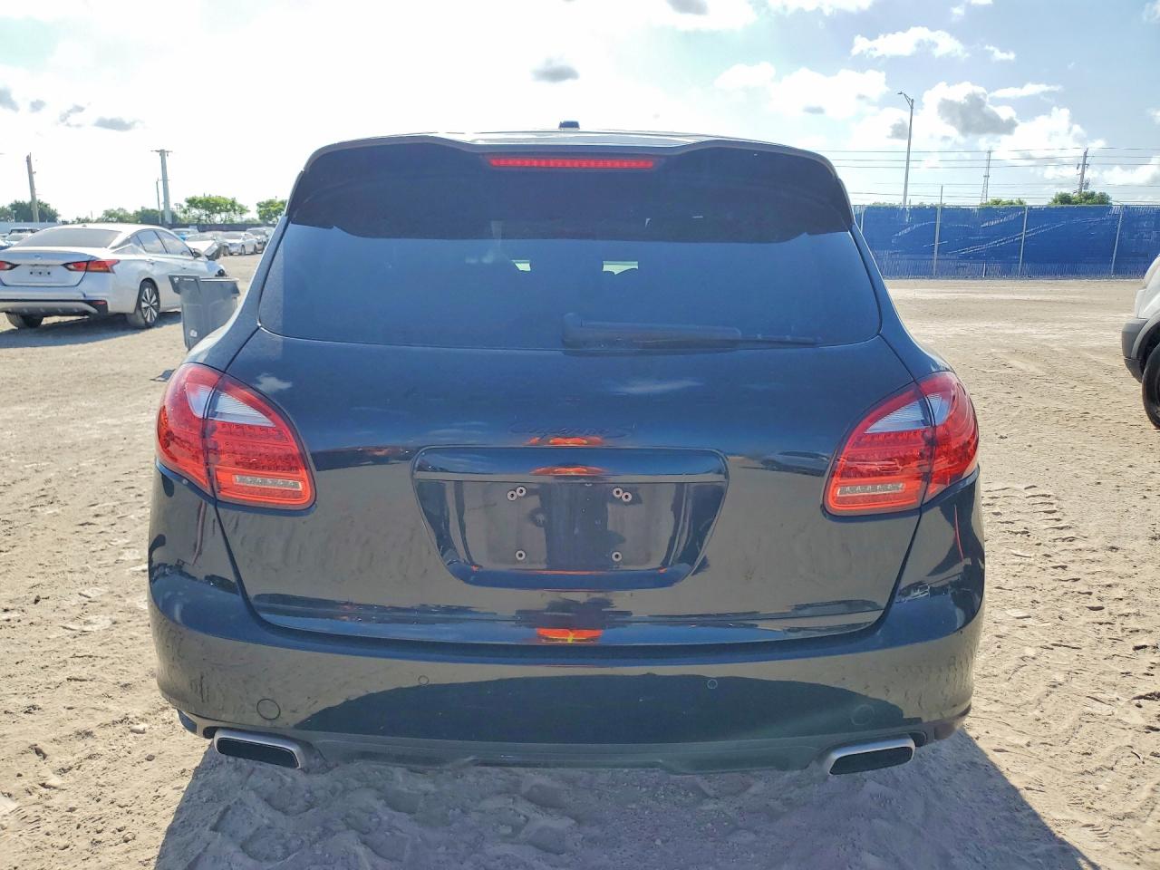 2011 Porsche Cayenne S Hybrid Black vin: WP1AE2A24BLA92800