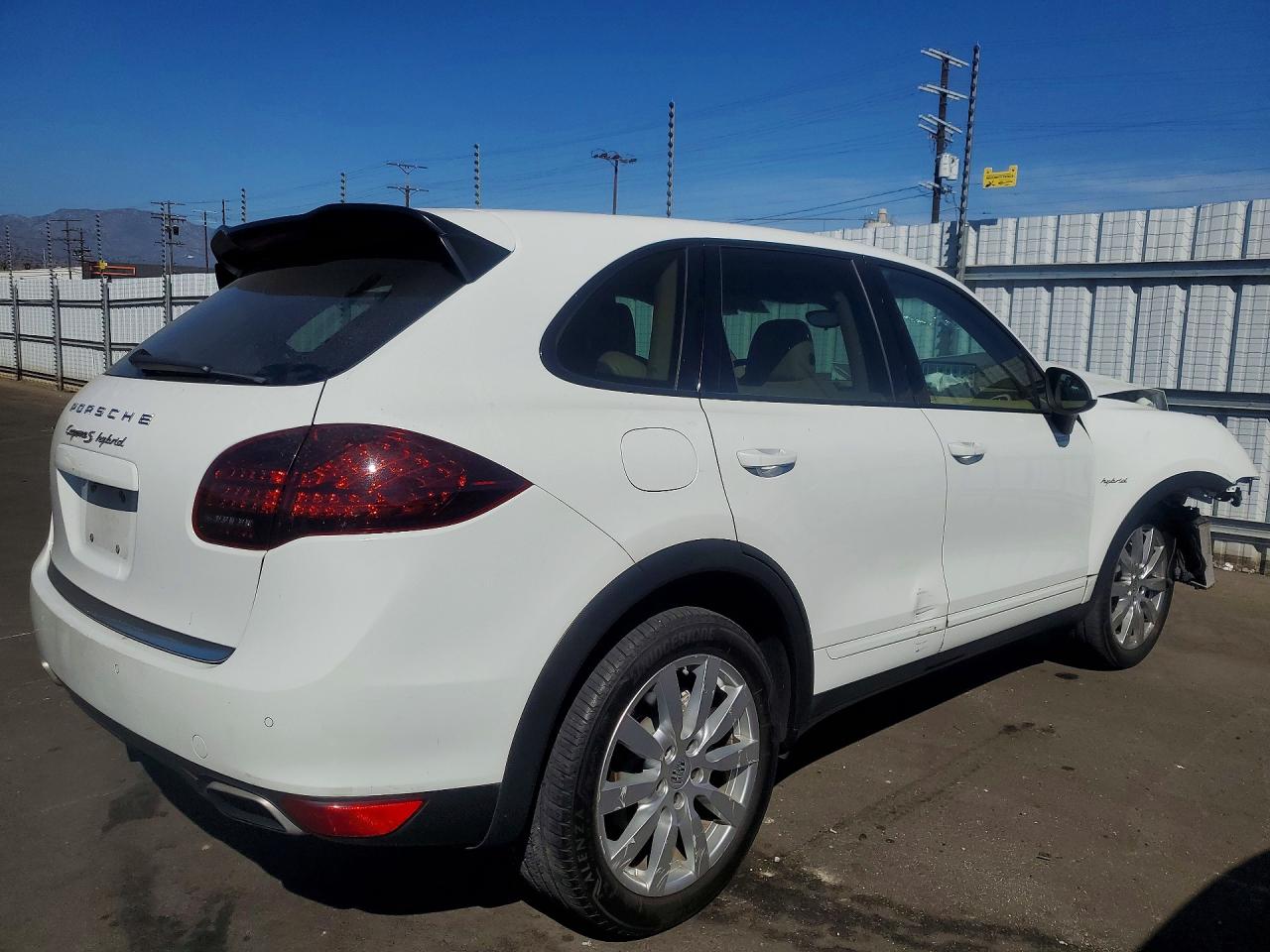 2012 Porsche Cayenne S Hybrid White vin: WP1AE2A24CLA93947