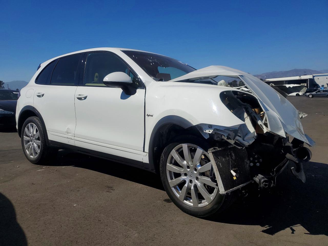 2012 Porsche Cayenne S Hybrid White vin: WP1AE2A24CLA93947