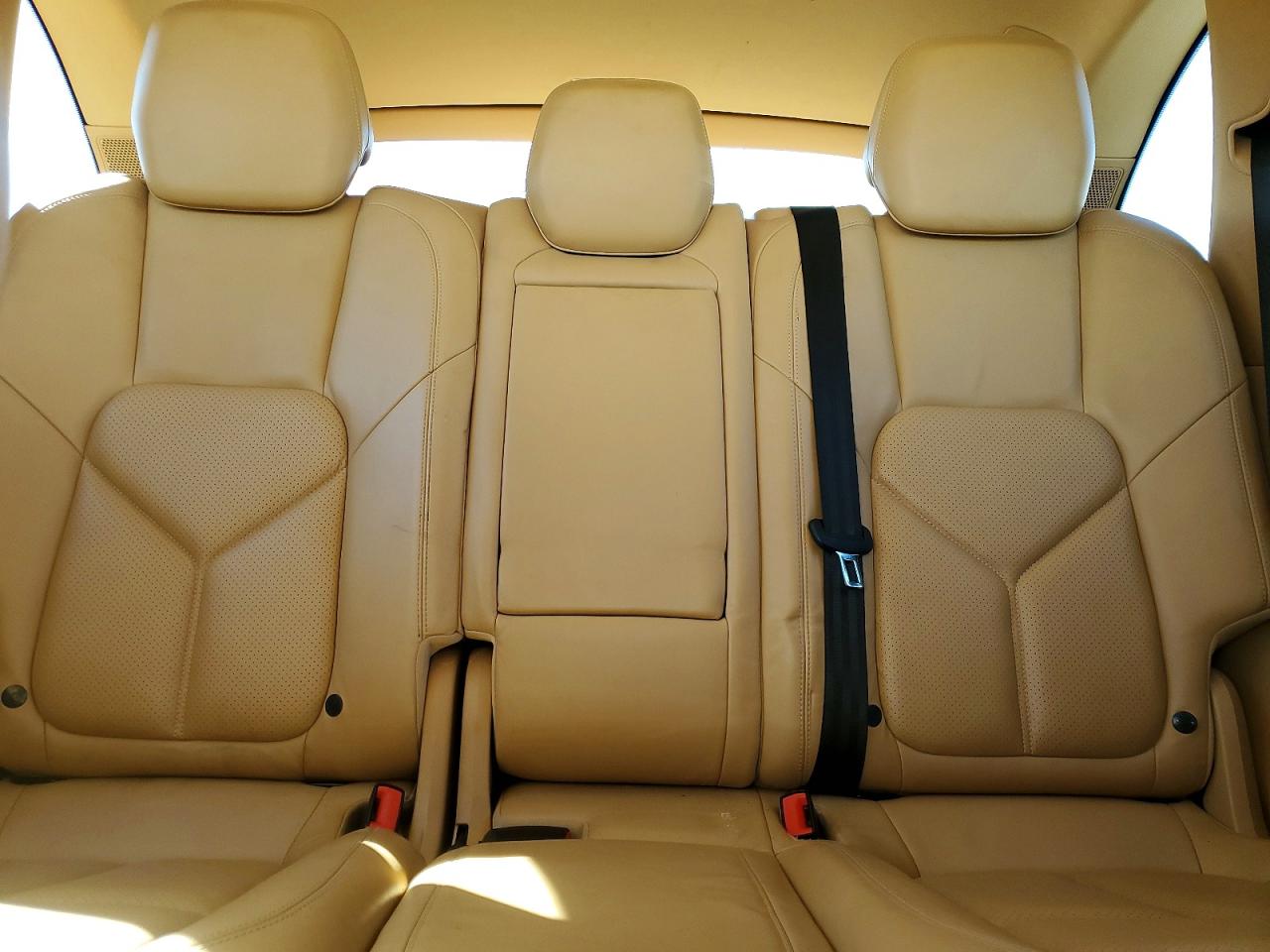 2012 Porsche Cayenne S Hybrid White vin: WP1AE2A24CLA93947