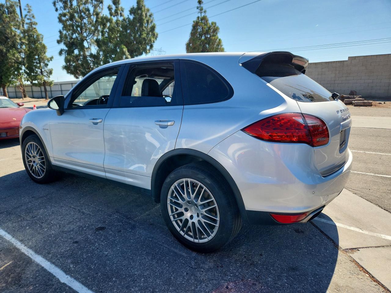 2012 Porsche Cayenne S Hybrid Silver vin: WP1AE2A25CLA93083