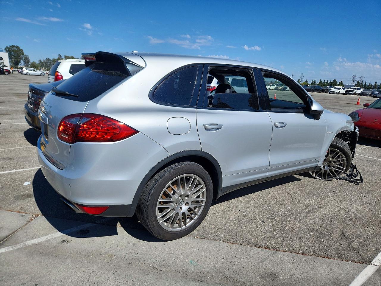 2012 Porsche Cayenne S Hybrid Silver vin: WP1AE2A25CLA93083