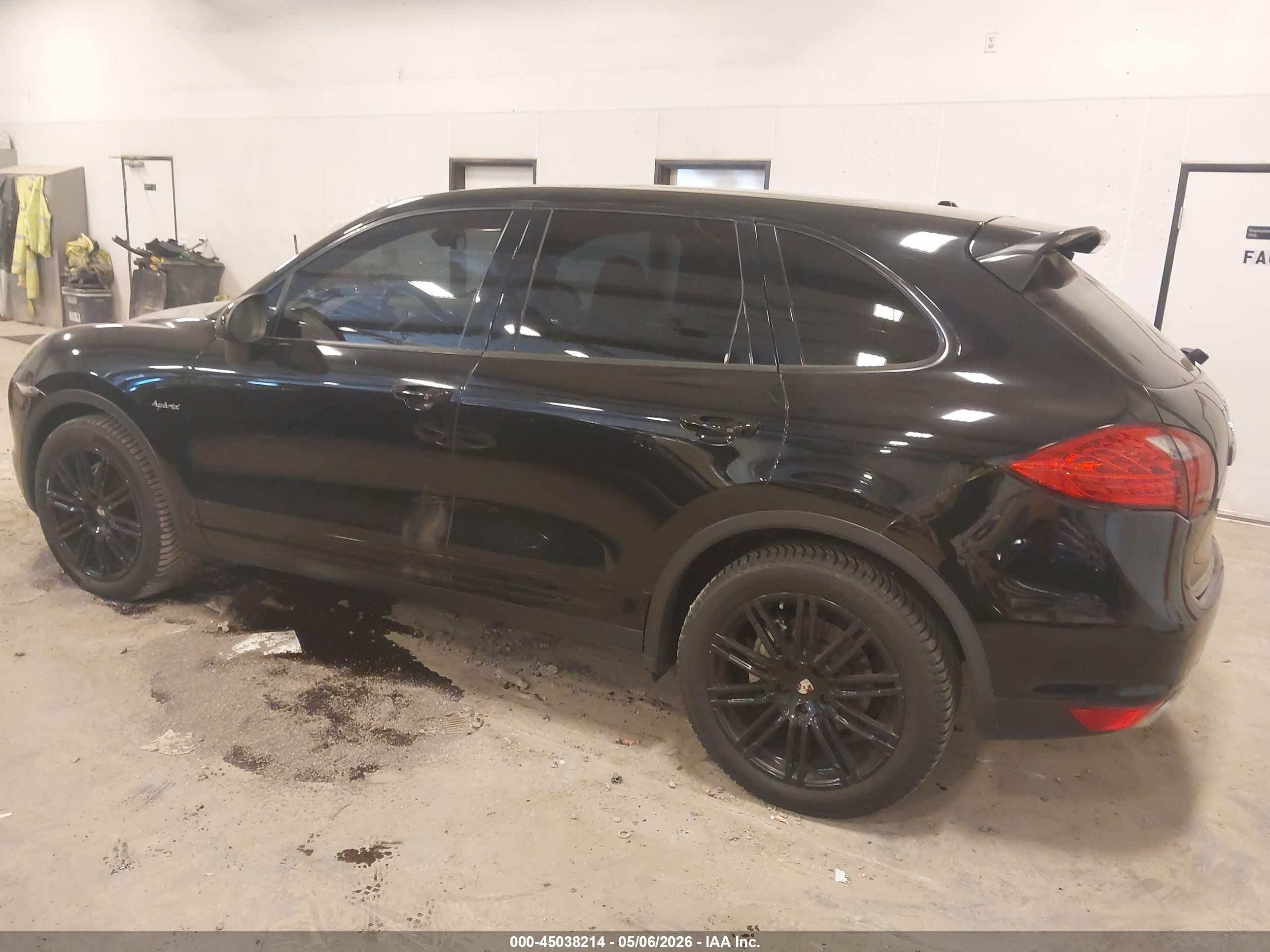 2012 Porsche Cayenne Hybrid S Черный vin: WP1AE2A26CLA90905