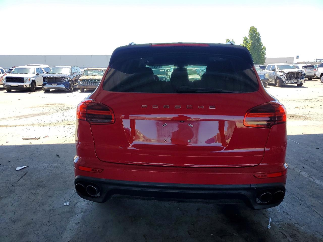 2015 Porsche Cayenne Se Hybrid Red vin: WP1AE2A27FLA51504