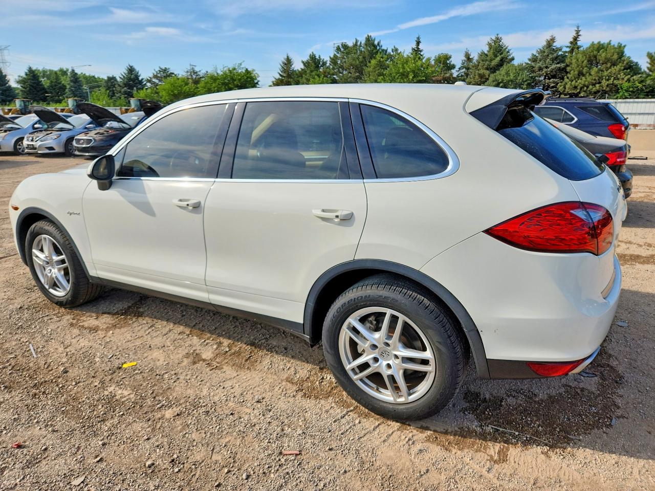 2012 Porsche Cayenne S Hybrid White vin: WP1AE2A28CLA91344