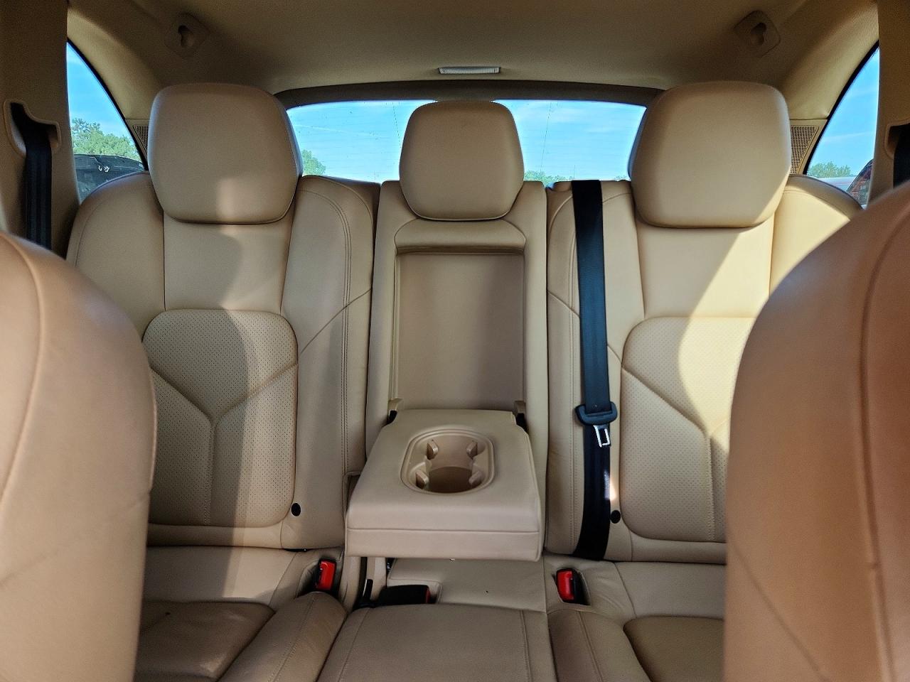 2012 Porsche Cayenne S Hybrid White vin: WP1AE2A28CLA91344