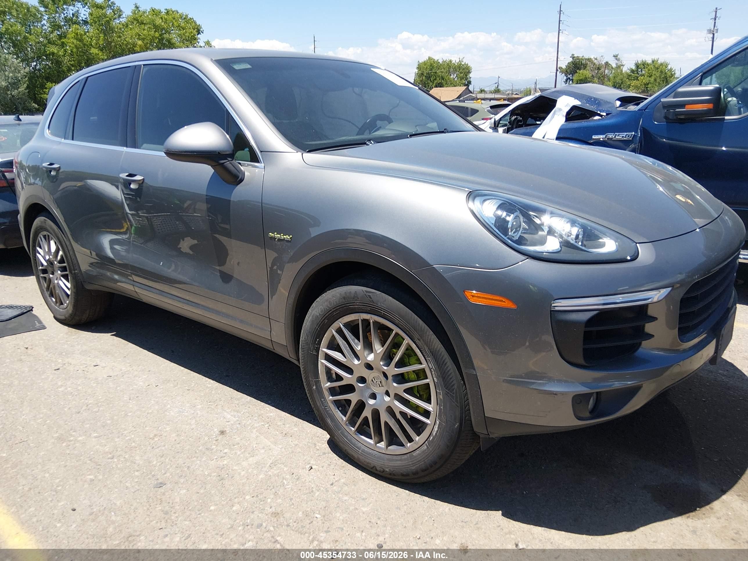 2015 Porsche Cayenne E-hybrid S Gray vin: WP1AE2A29FLA52010