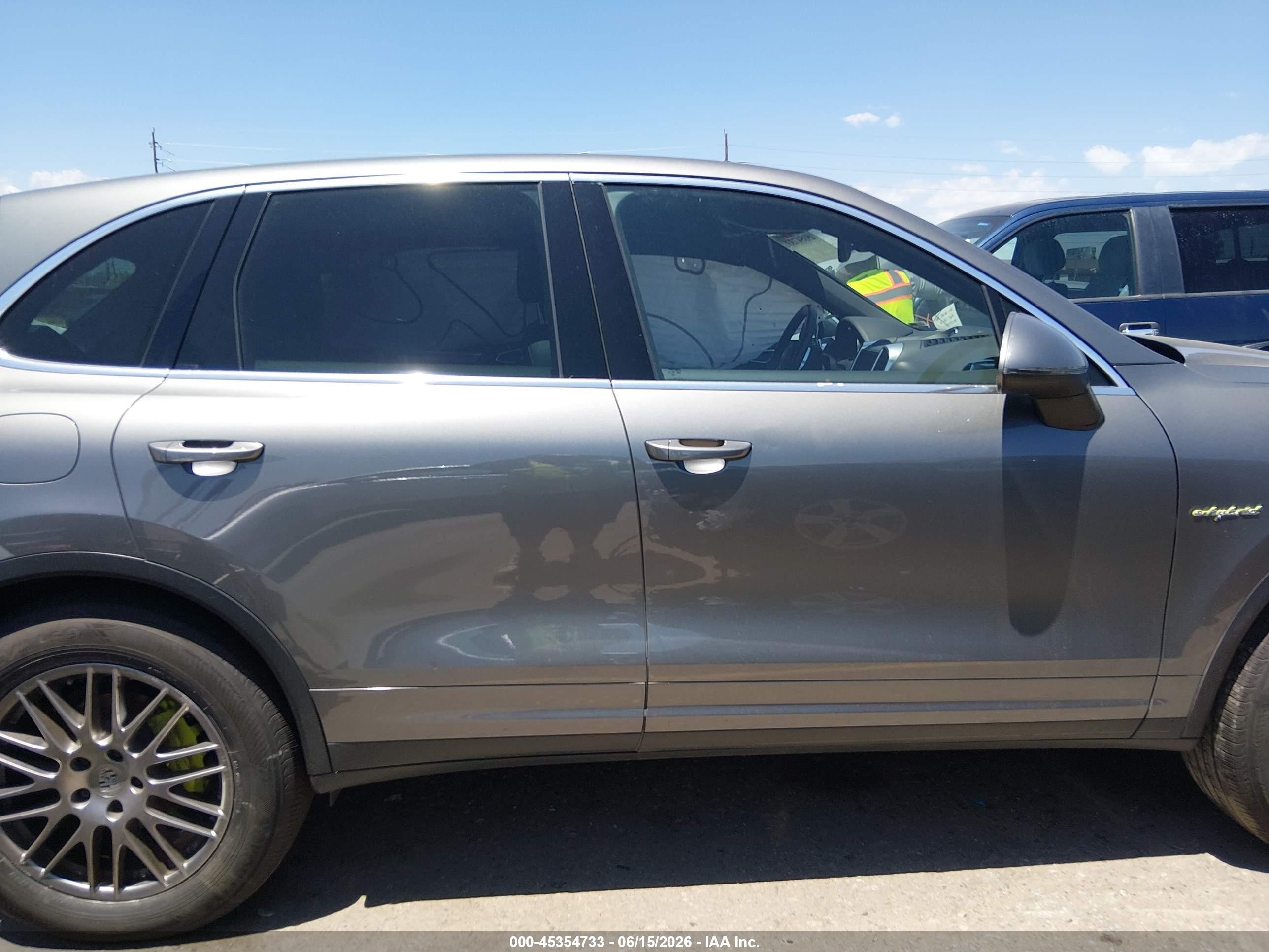 2015 Porsche Cayenne E-hybrid S Серый vin: WP1AE2A29FLA52010