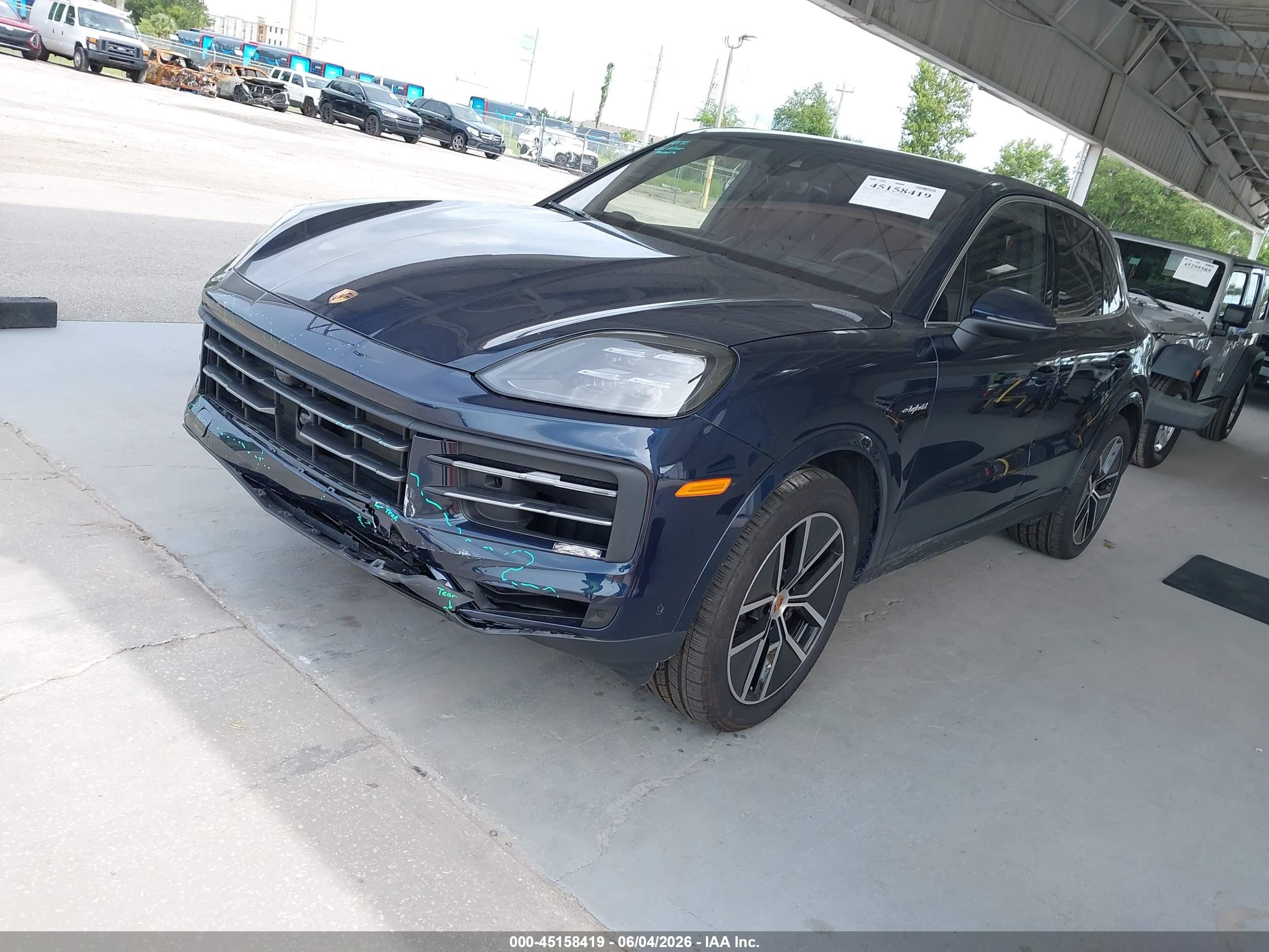 2025 Porsche Cayenne E-hybrid   Black vin: WP1AE2AY4SDA16458