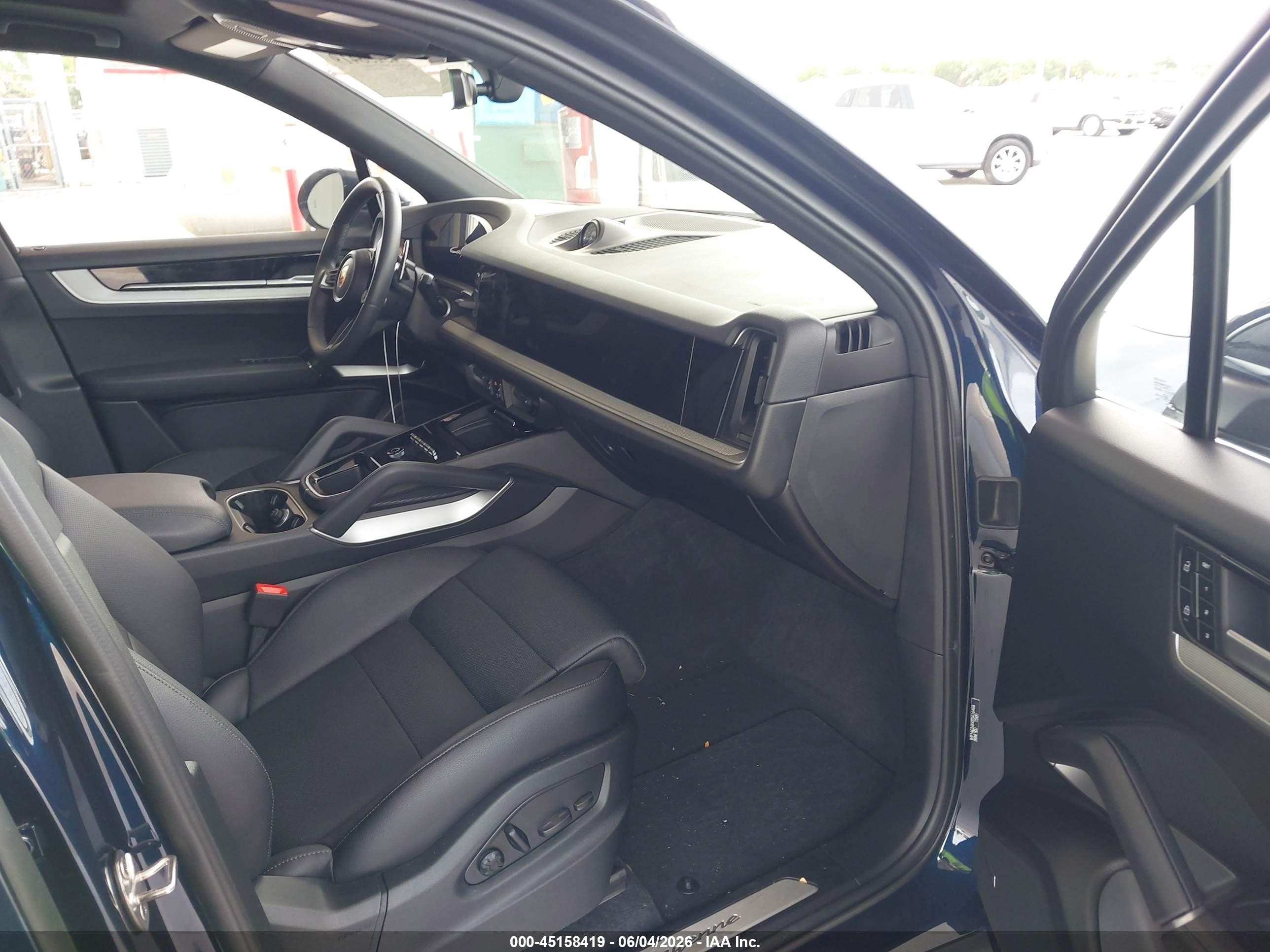 2025 Porsche Cayenne E-hybrid   Black vin: WP1AE2AY4SDA16458