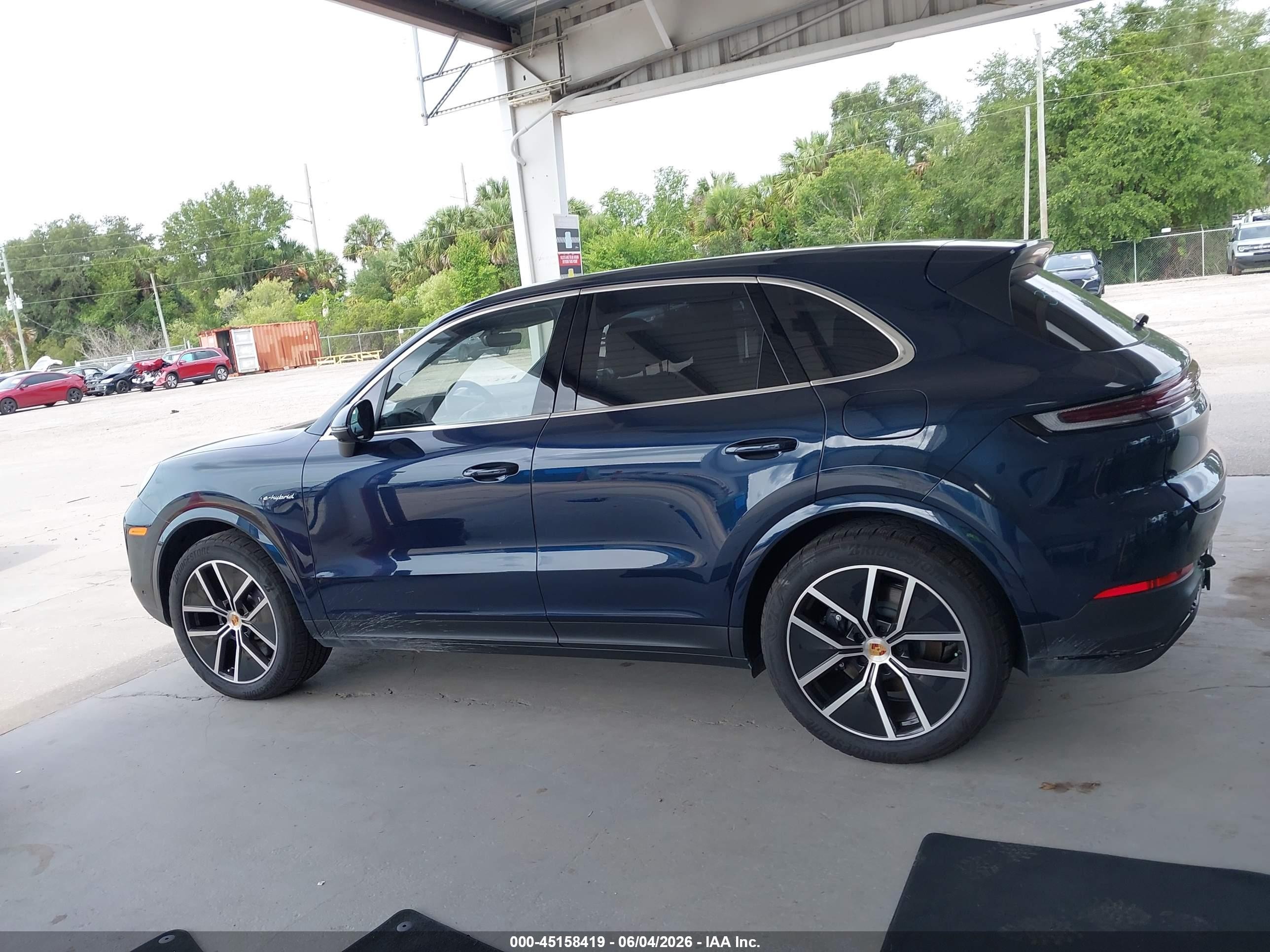 2025 Porsche Cayenne E-hybrid   Black vin: WP1AE2AY4SDA16458