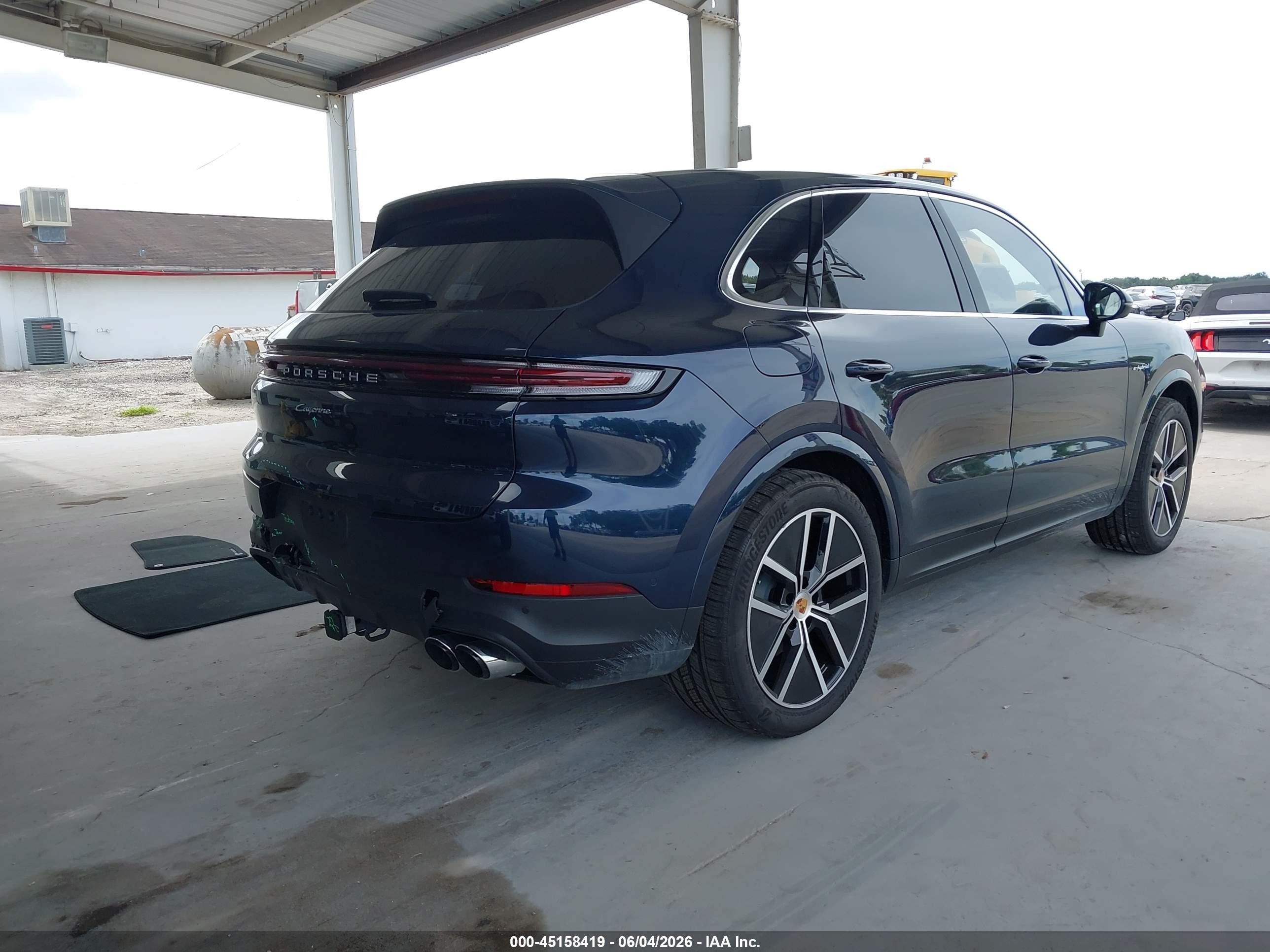 2025 Porsche Cayenne E-hybrid   Black vin: WP1AE2AY4SDA16458