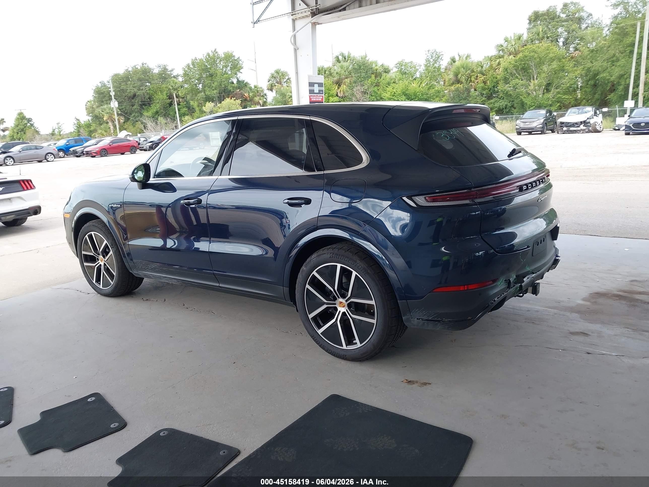 2025 Porsche Cayenne E-hybrid   Black vin: WP1AE2AY4SDA16458