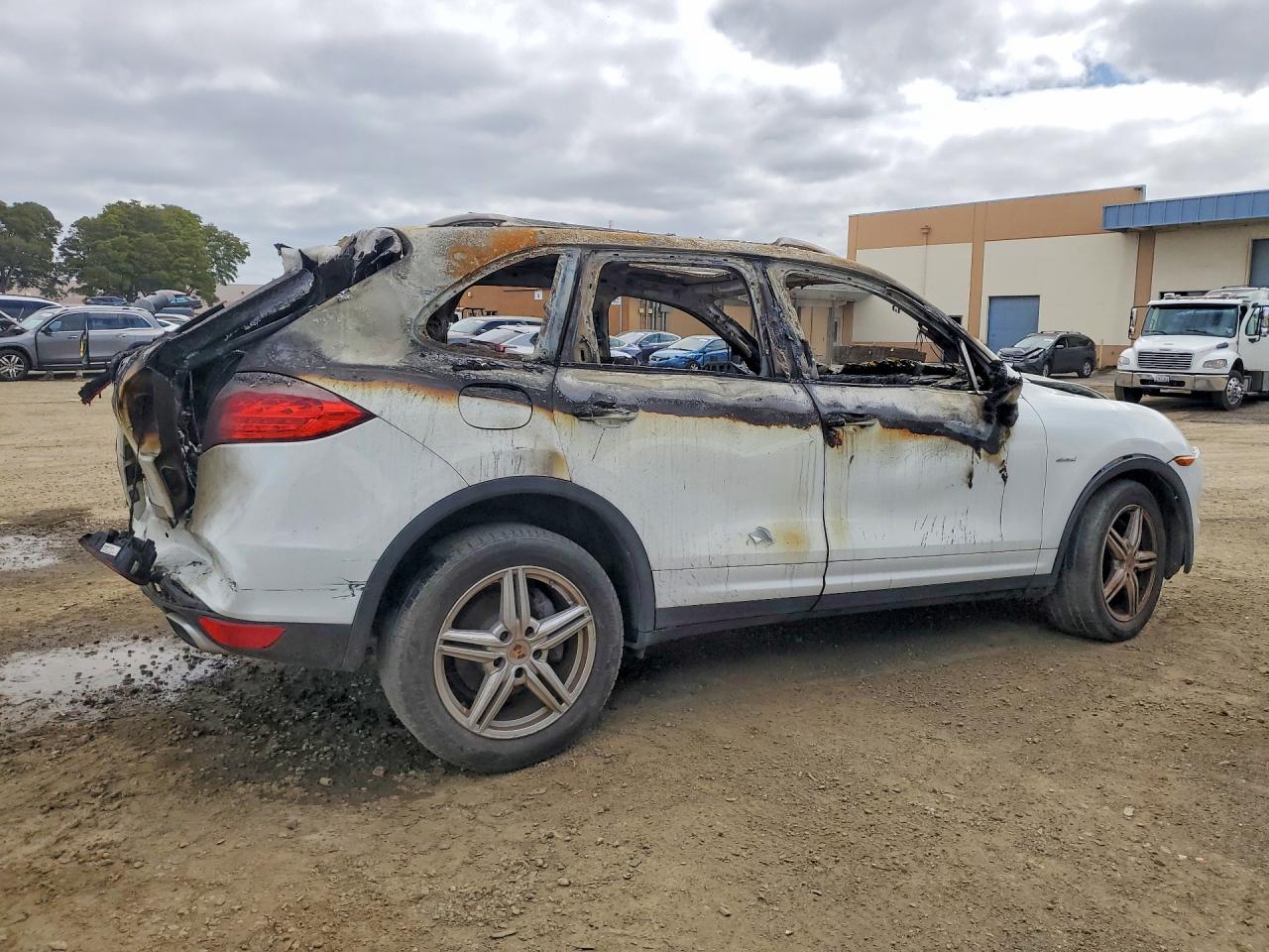 2013 Porsche Cayenne White vin: WP1AF2A20DLA36045