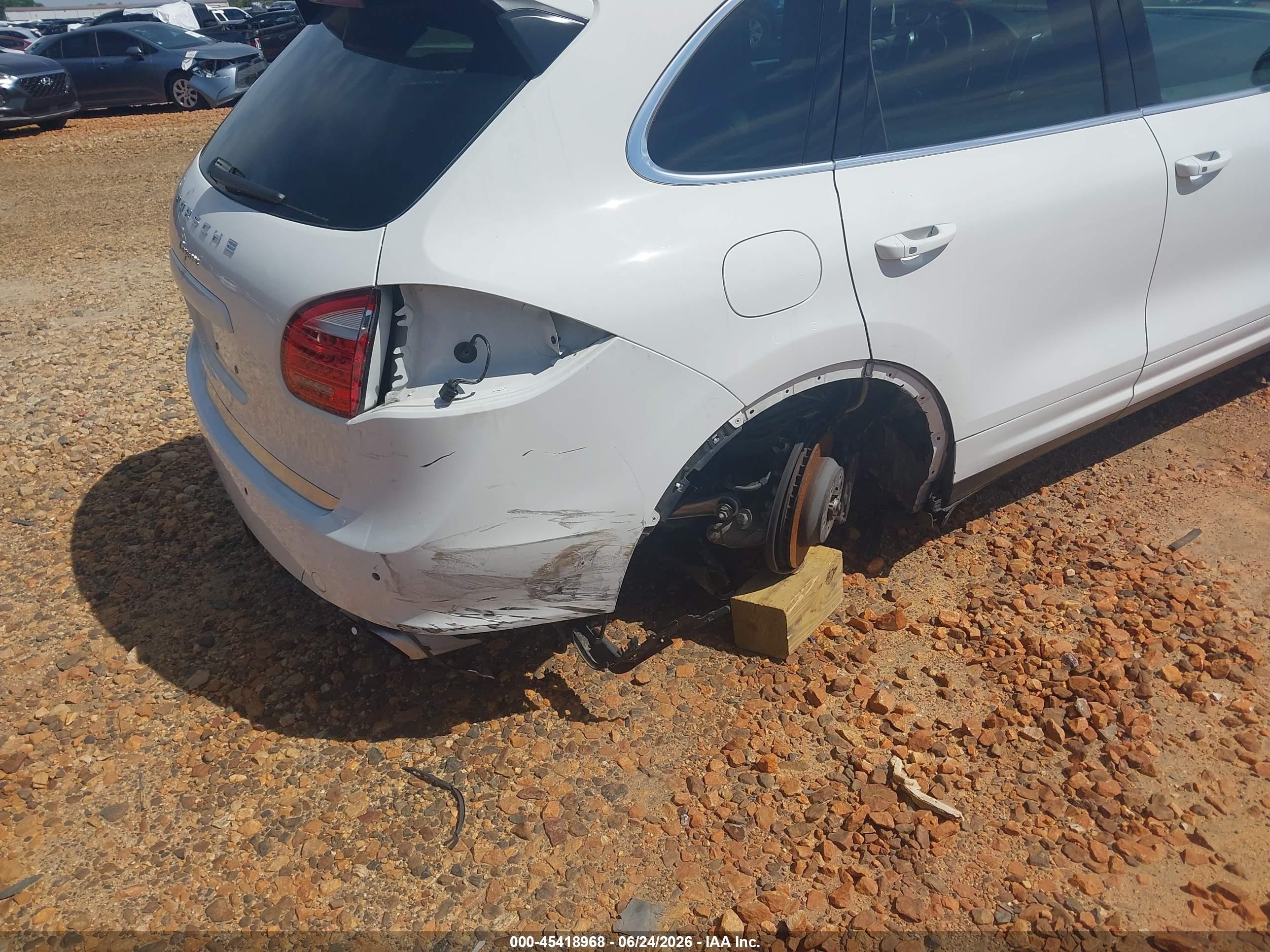 2014 Porsche Cayenne Diesel White vin: WP1AF2A20ELA82153