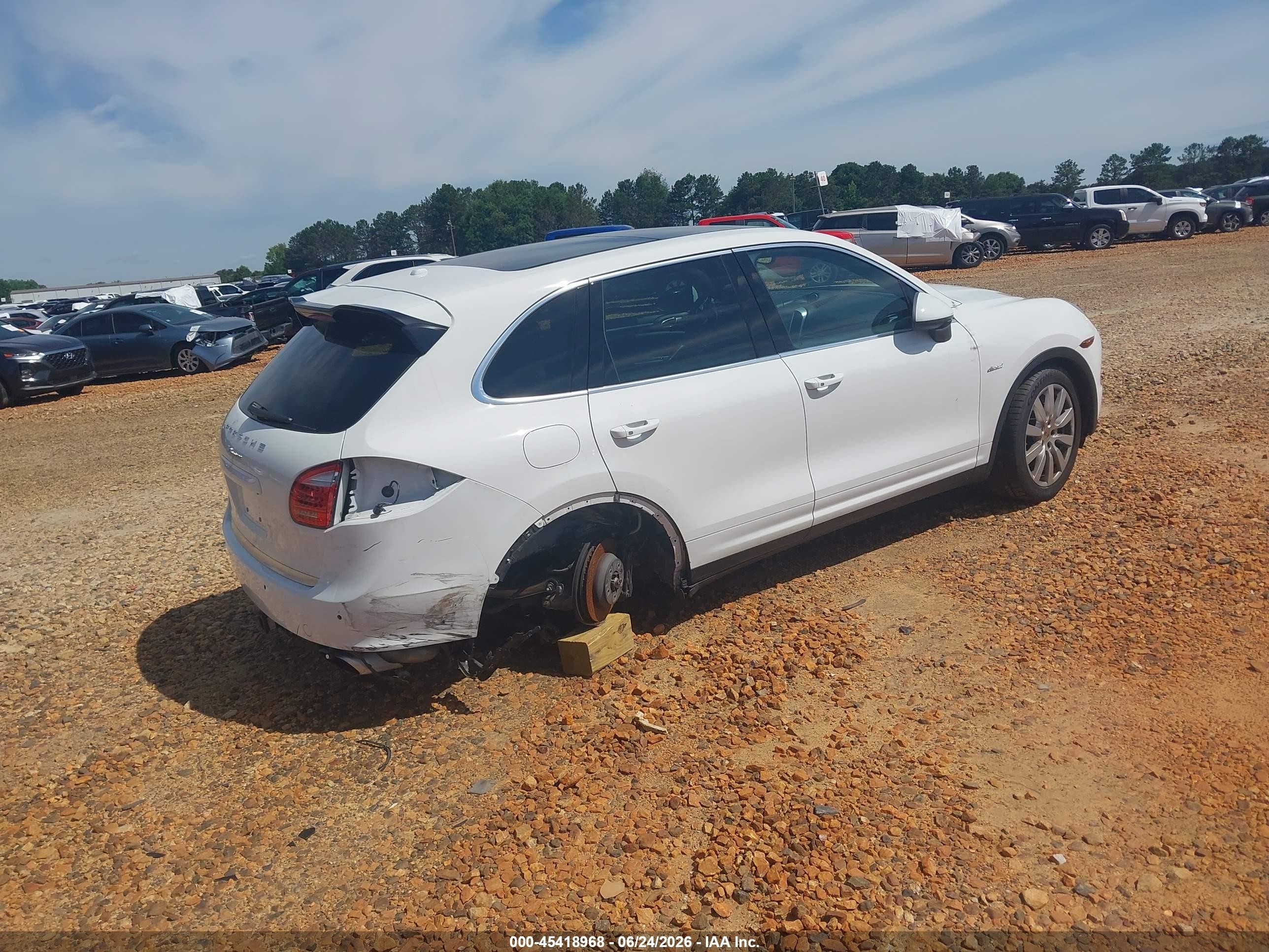 2014 Porsche Cayenne Diesel White vin: WP1AF2A20ELA82153