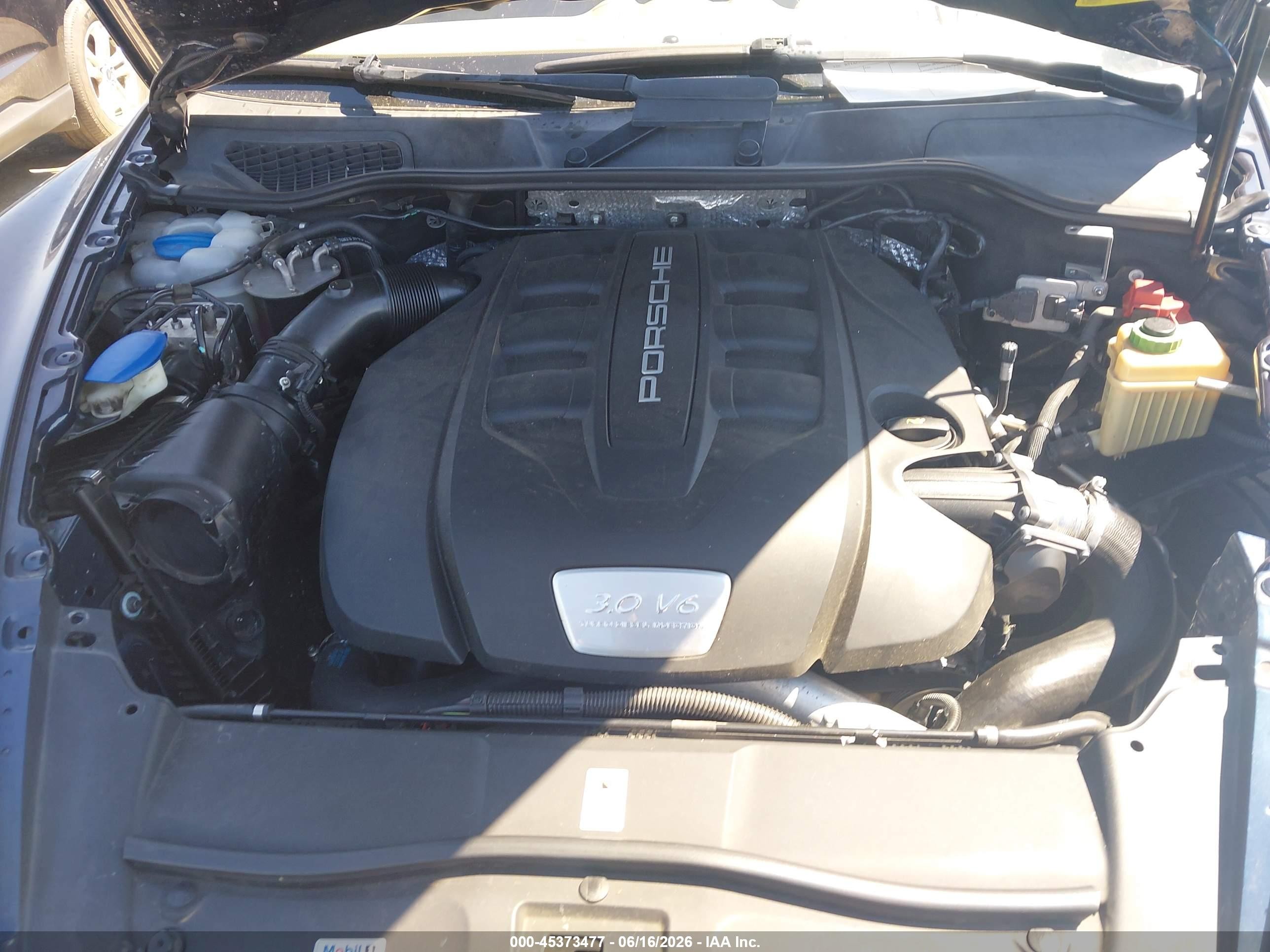 2014 Porsche Cayenne Diesel Blue vin: WP1AF2A21ELA32037