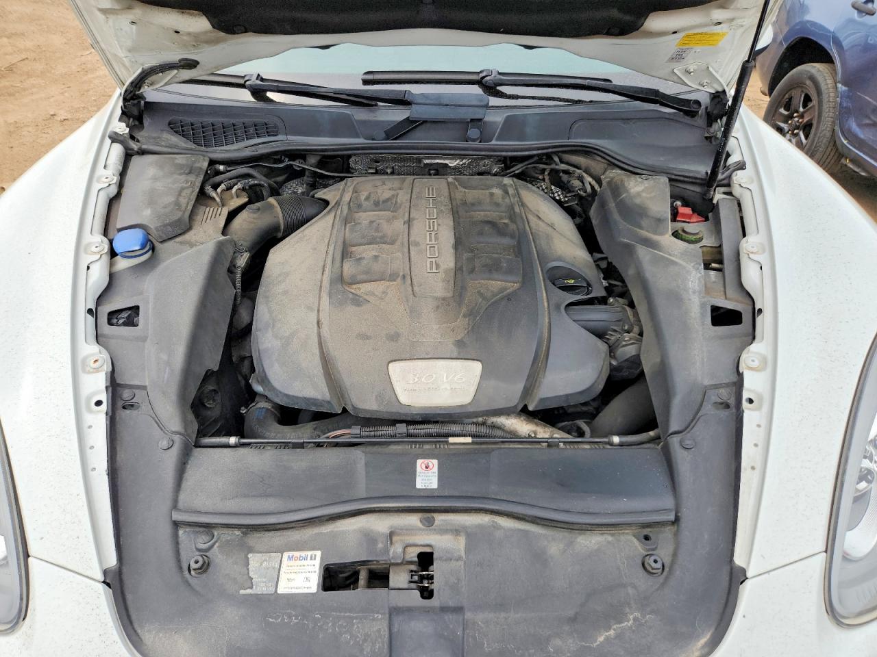 2014 Porsche Cayenne White vin: WP1AF2A24ELA32890