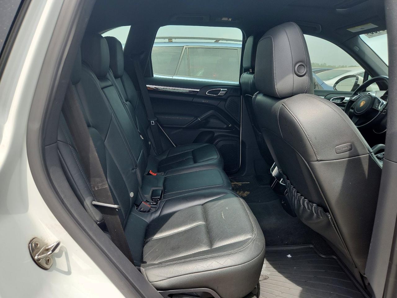 2014 Porsche Cayenne White vin: WP1AF2A24ELA32890
