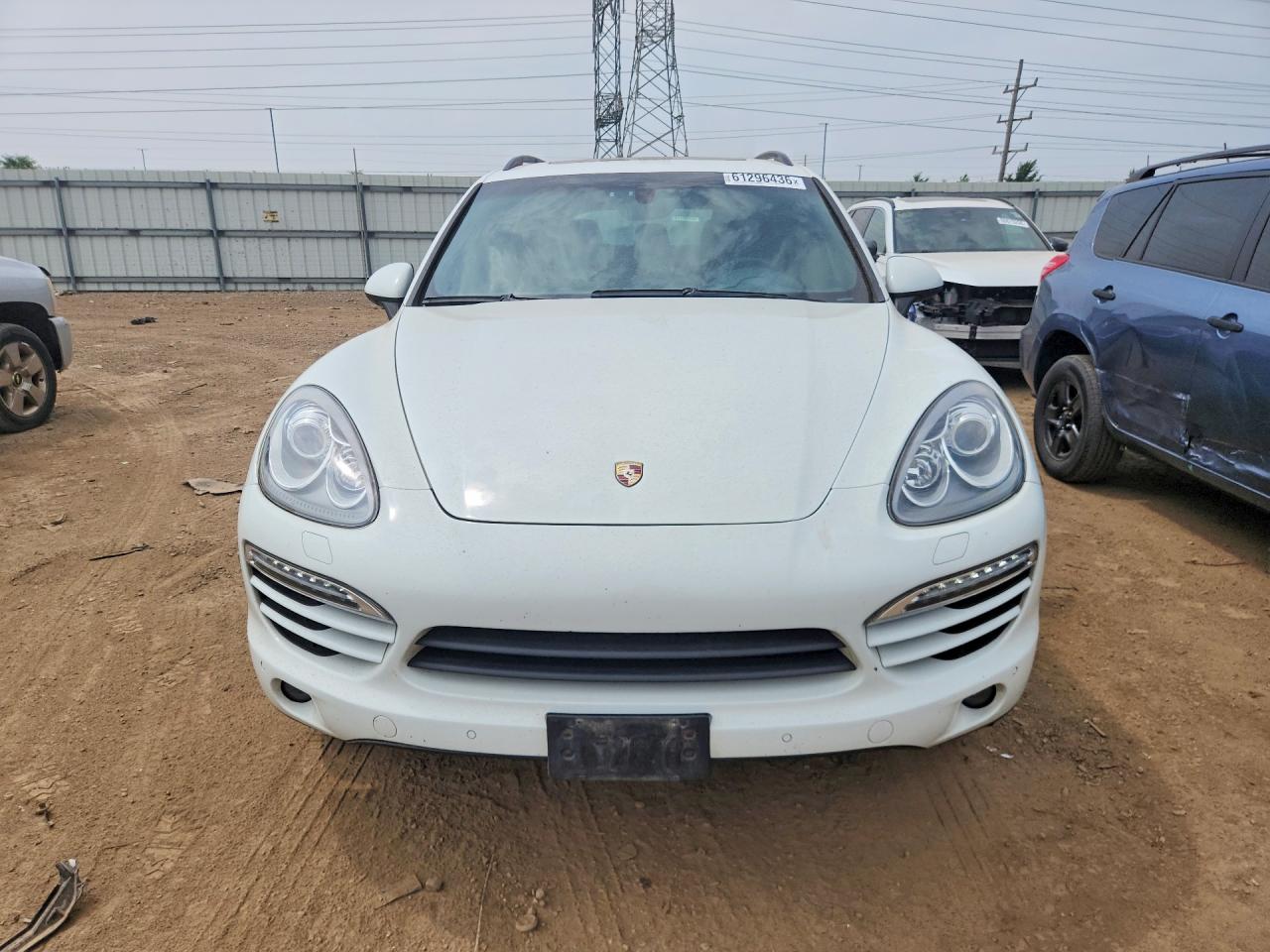 2014 Porsche Cayenne White vin: WP1AF2A24ELA32890