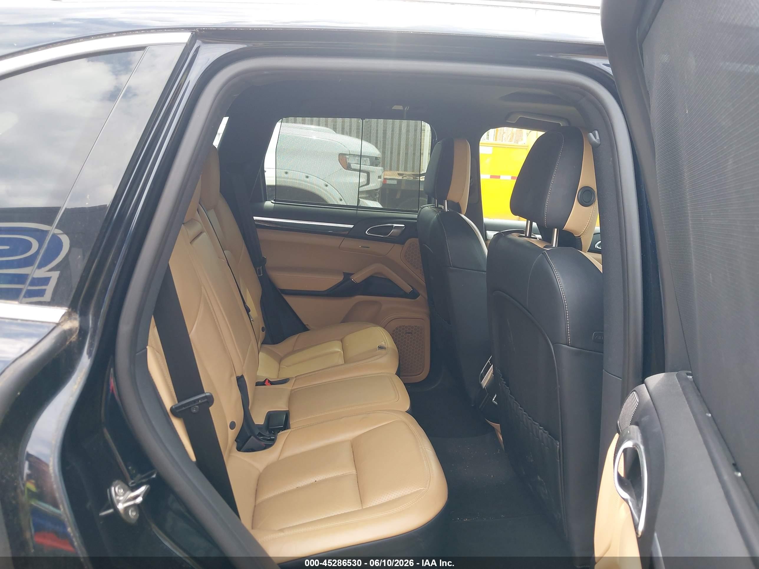 2015 Porsche Cayenne Diesel Black vin: WP1AF2A24FLA42370