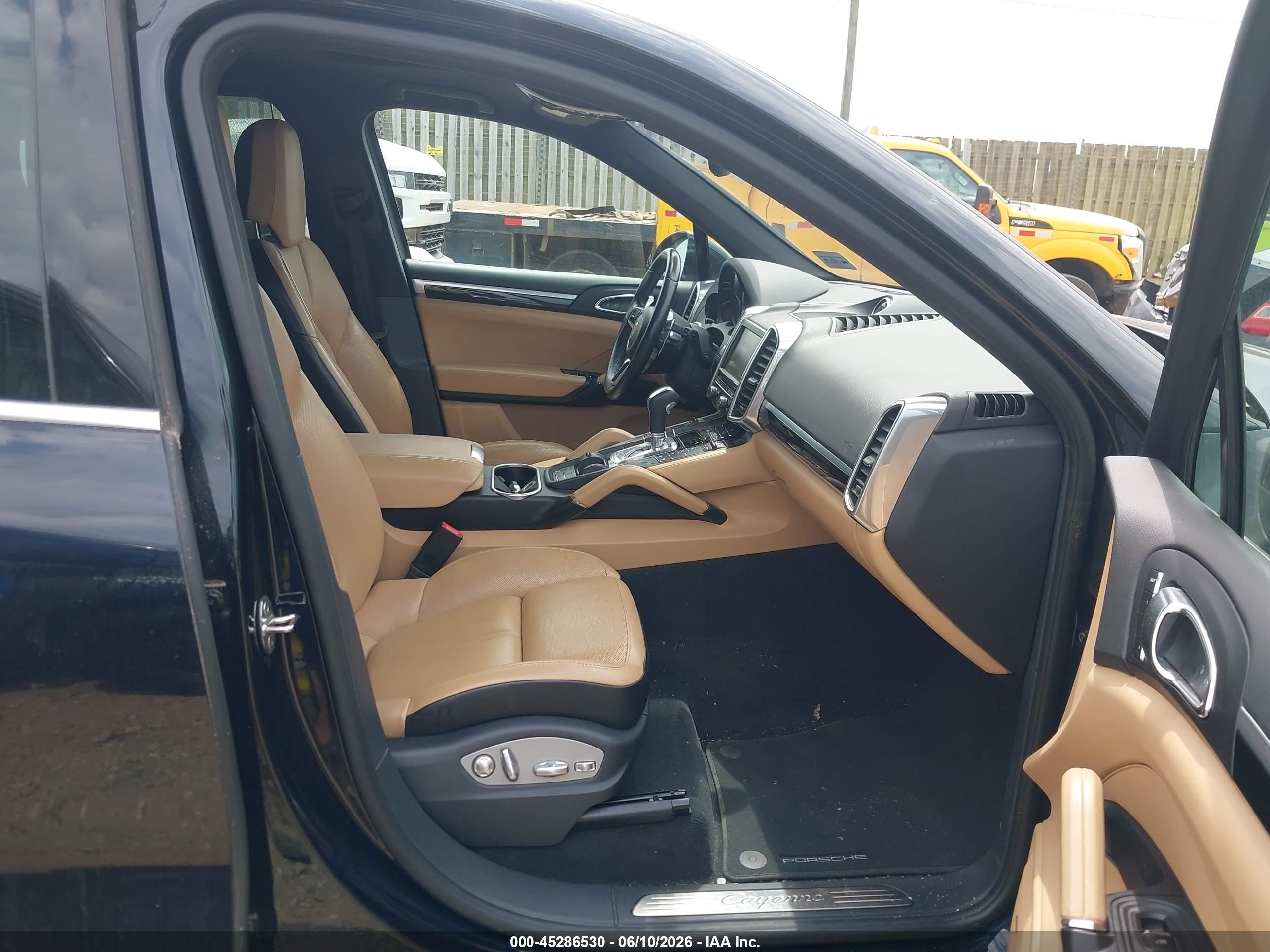 2015 Porsche Cayenne Diesel Black vin: WP1AF2A24FLA42370