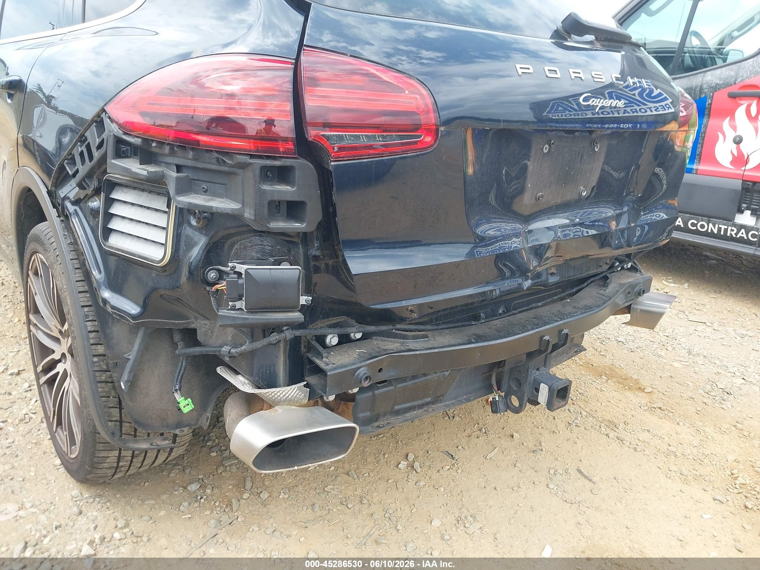2015 Porsche Cayenne Diesel Black vin: WP1AF2A24FLA42370
