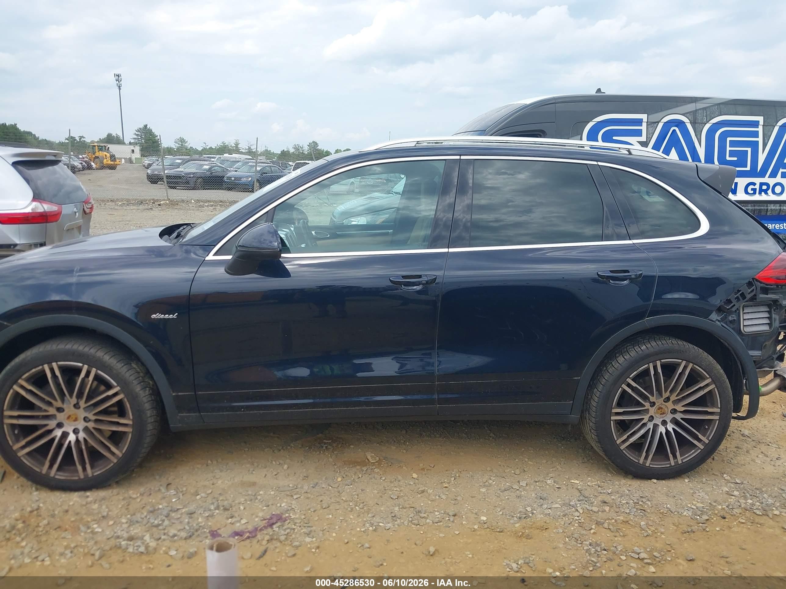2015 Porsche Cayenne Diesel Black vin: WP1AF2A24FLA42370