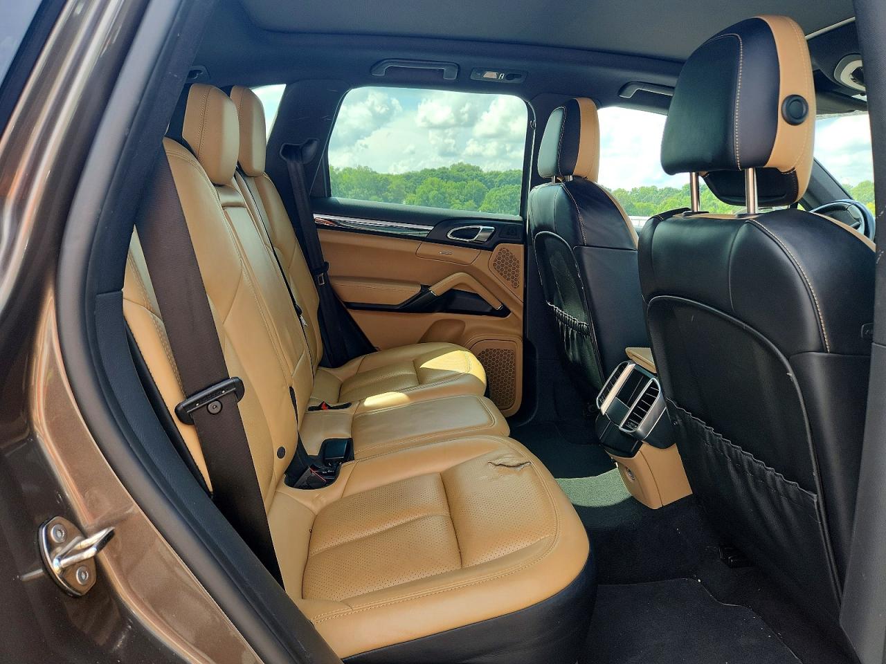 2015 Porsche Cayenne Серебряный vin: WP1AF2A25FLA31488