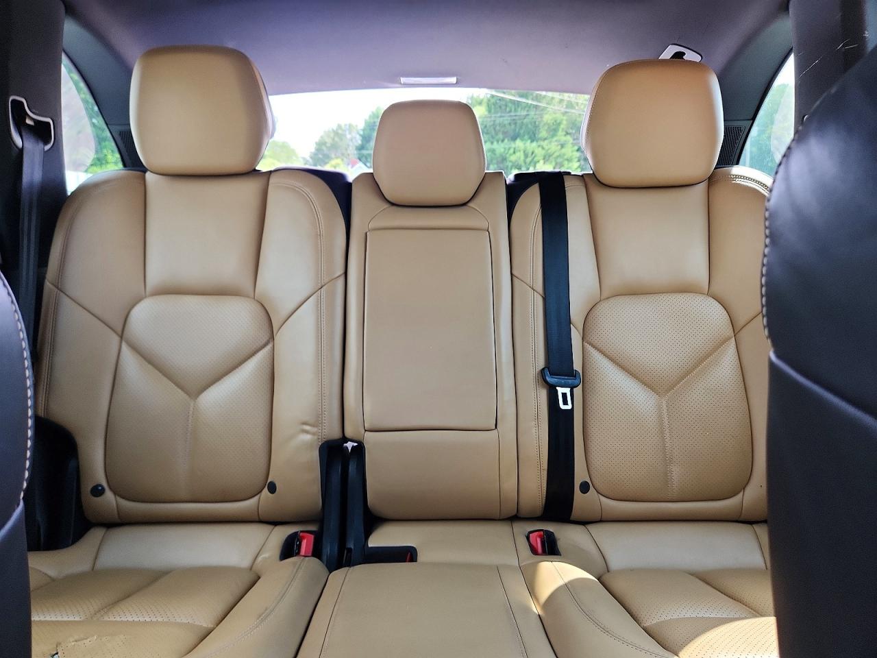 2015 Porsche Cayenne Серебряный vin: WP1AF2A25FLA31488