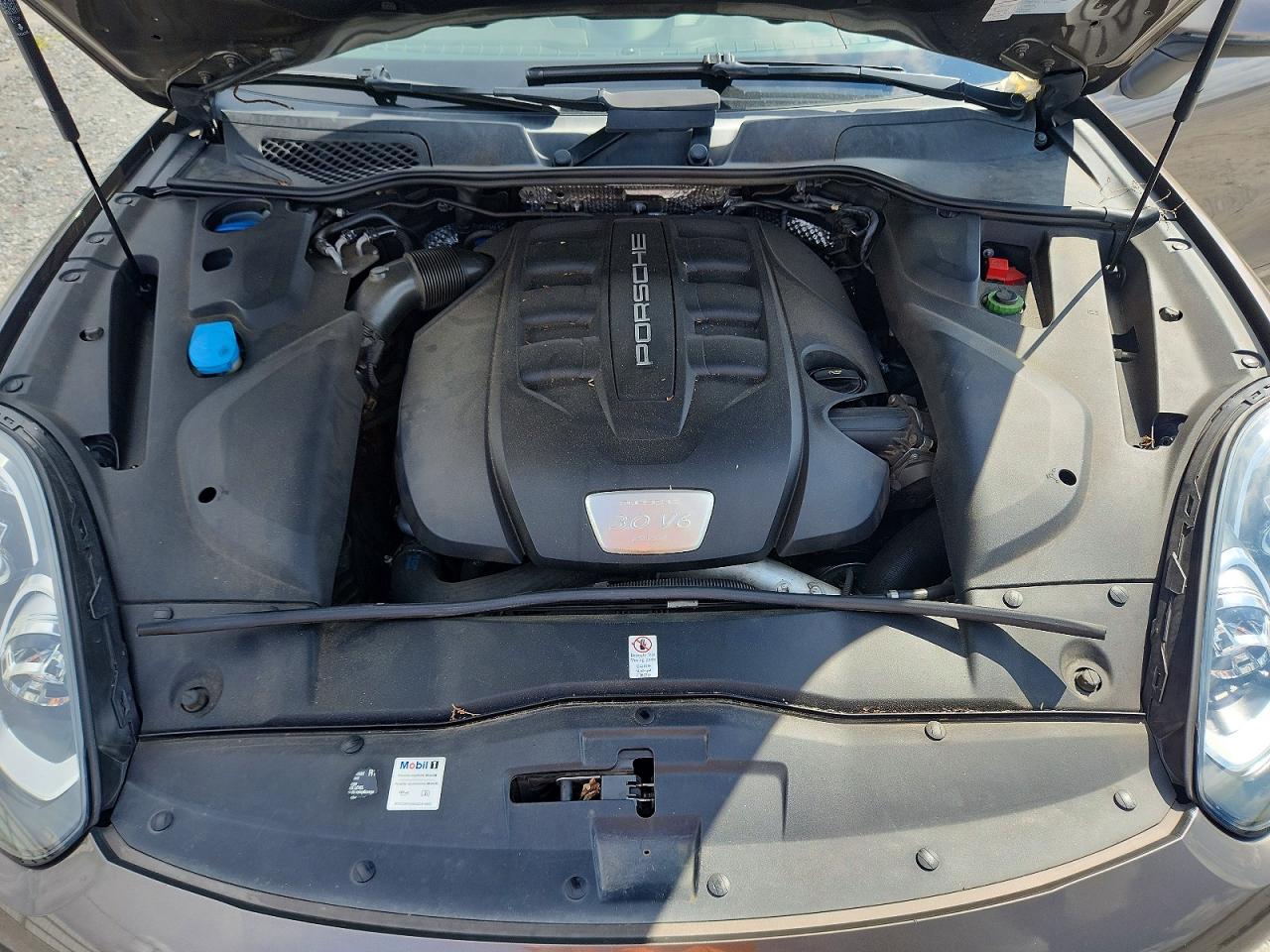 2015 Porsche Cayenne Серебряный vin: WP1AF2A25FLA31488
