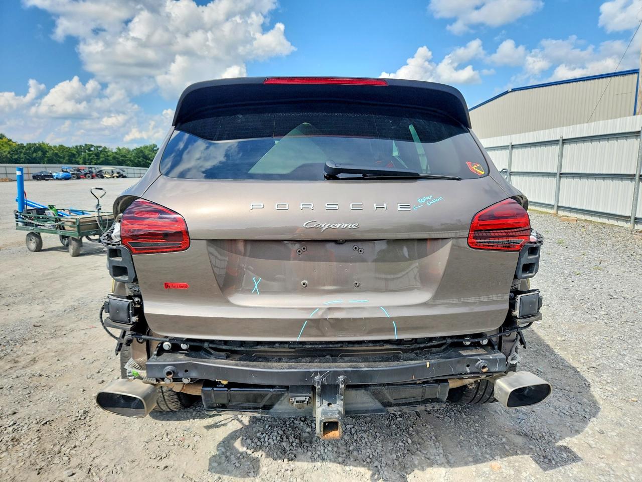 2015 Porsche Cayenne Серебряный vin: WP1AF2A25FLA31488