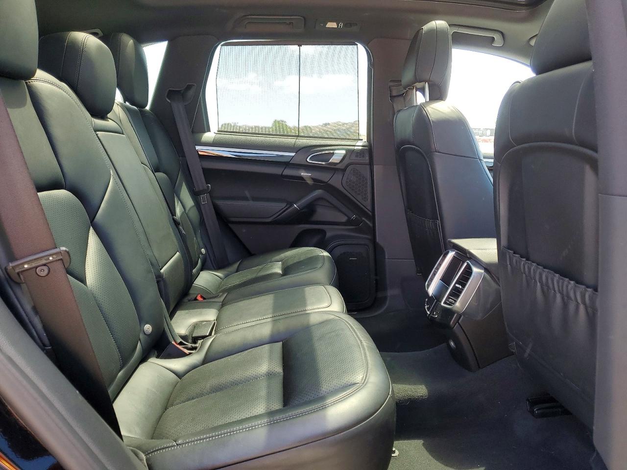 2015 Porsche Cayenne Black vin: WP1AF2A25FLA39459