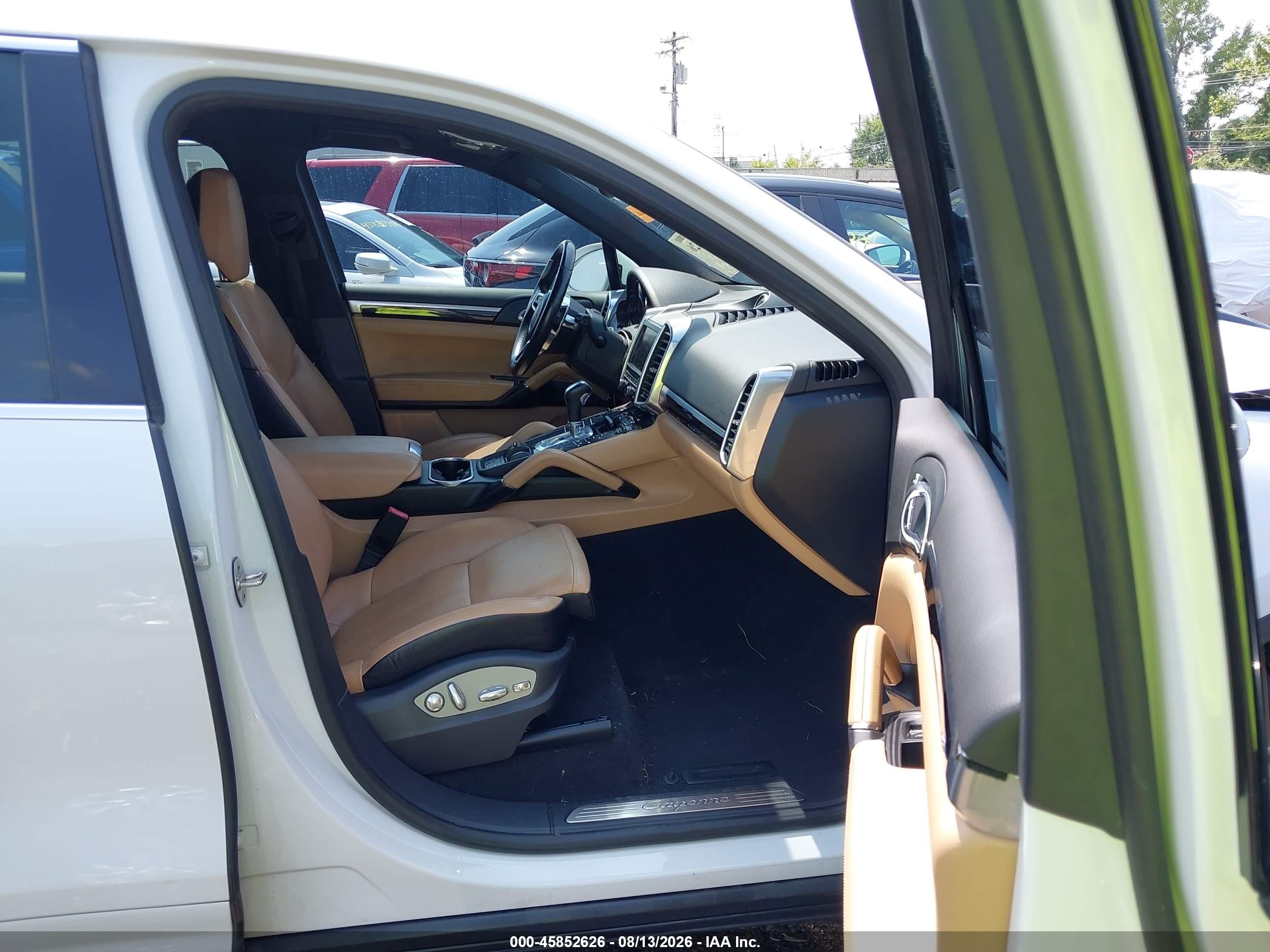 2015 Porsche Cayenne Diesel White vin: WP1AF2A28FLA33302