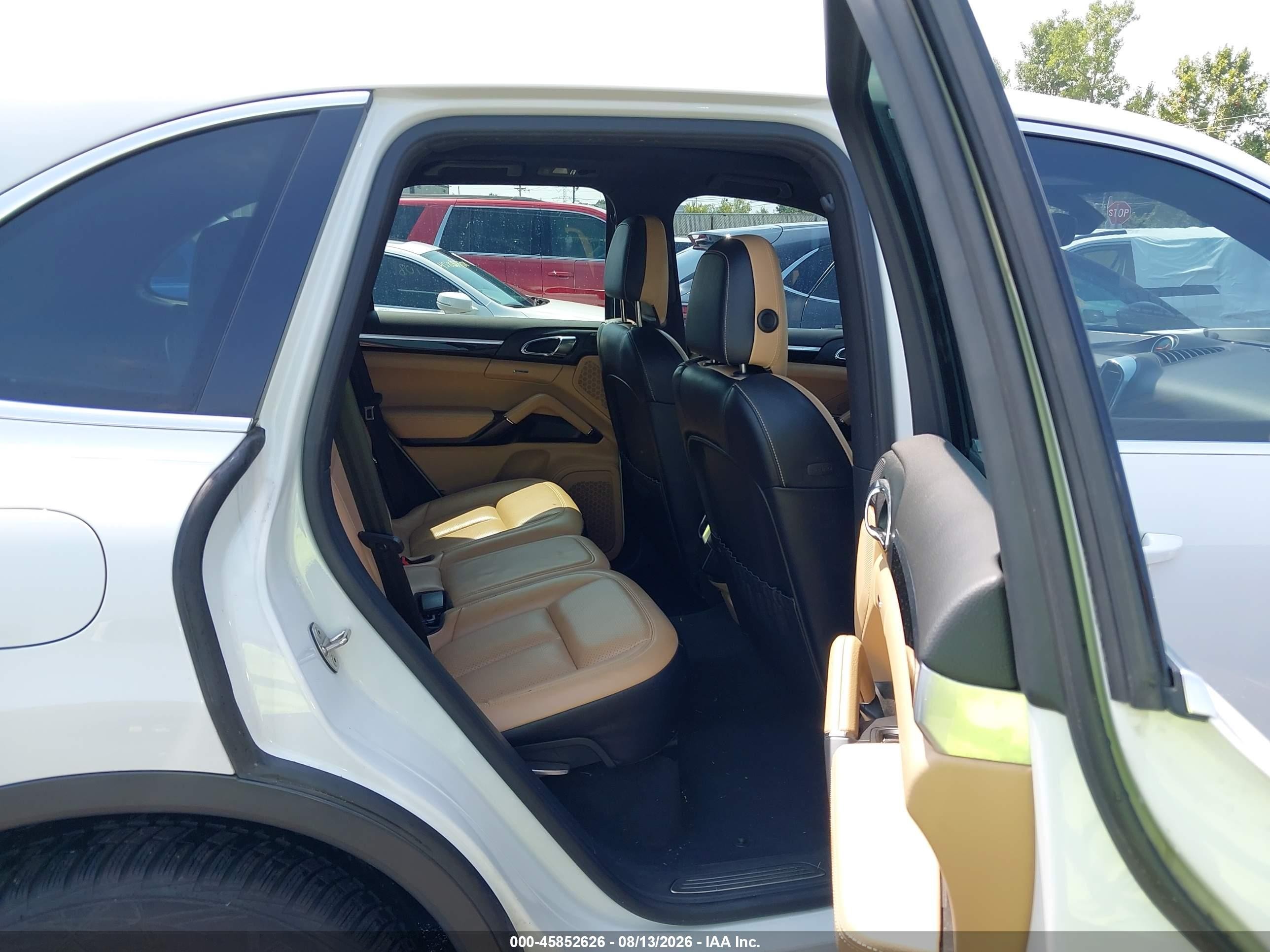 2015 Porsche Cayenne Diesel White vin: WP1AF2A28FLA33302