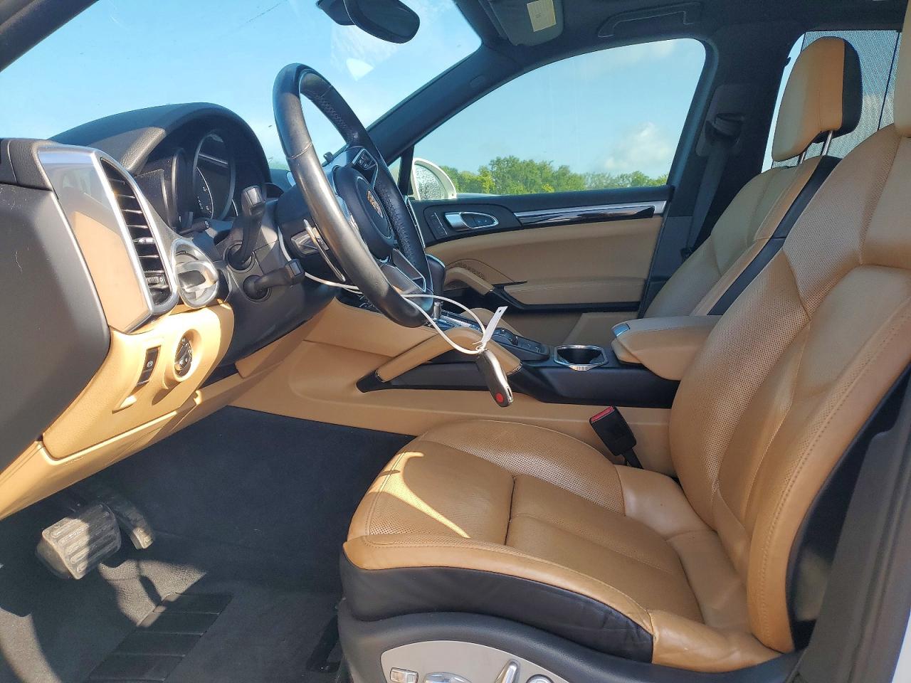 2015 Porsche Cayenne White vin: WP1AF2A28FLA37480