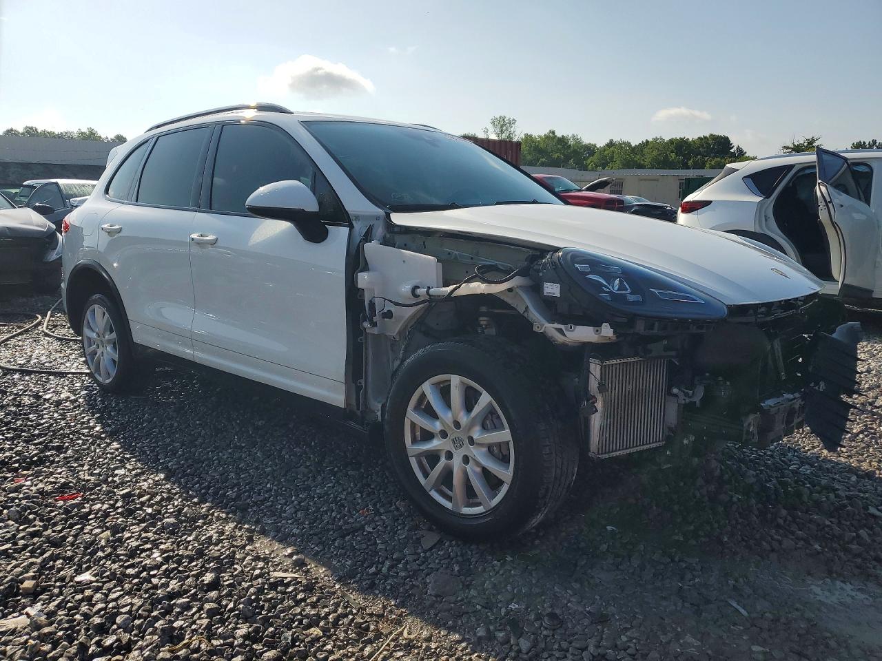 2015 Porsche Cayenne White vin: WP1AF2A28FLA37480