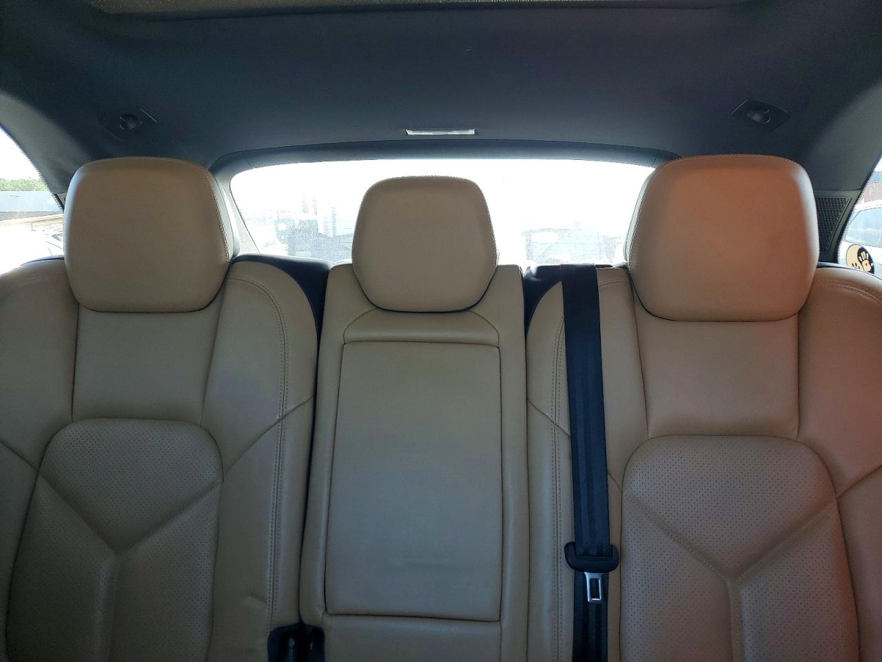 2015 Porsche Cayenne White vin: WP1AF2A28FLA37480