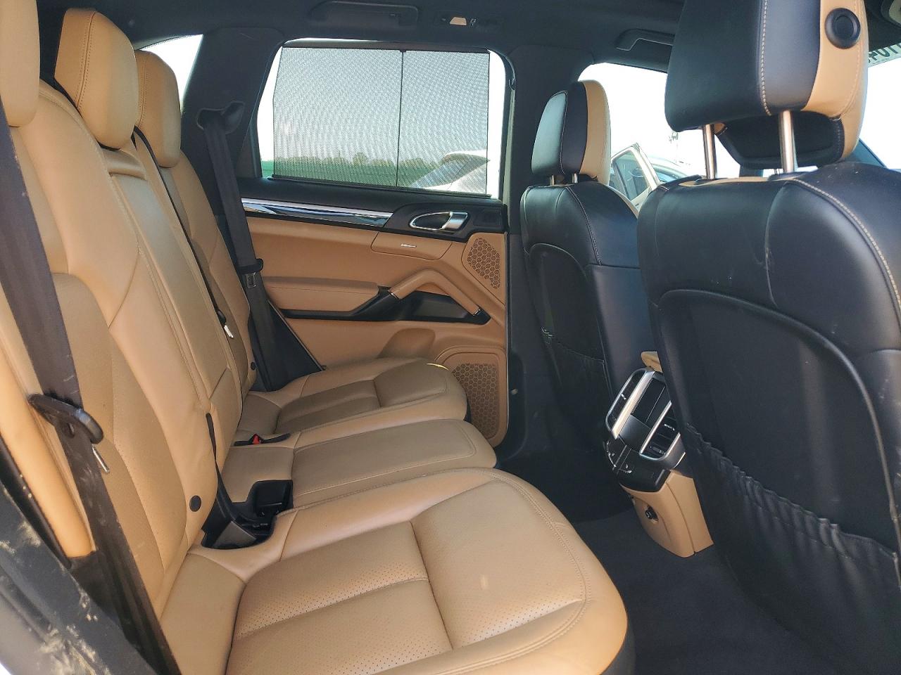 2015 Porsche Cayenne White vin: WP1AF2A28FLA37480