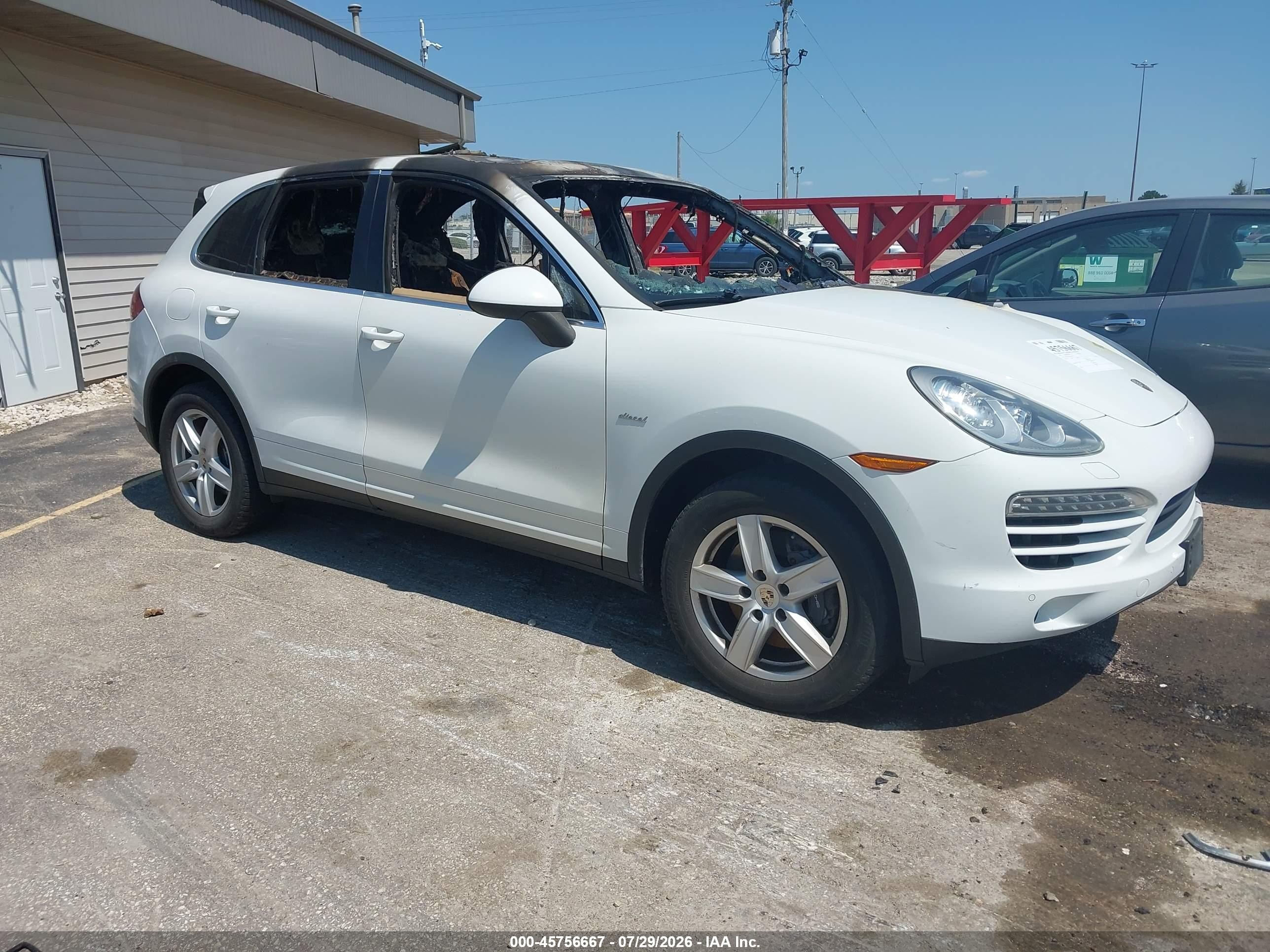 2013 Porsche Cayenne Diesel White vin: WP1AF2A2XDLA23805